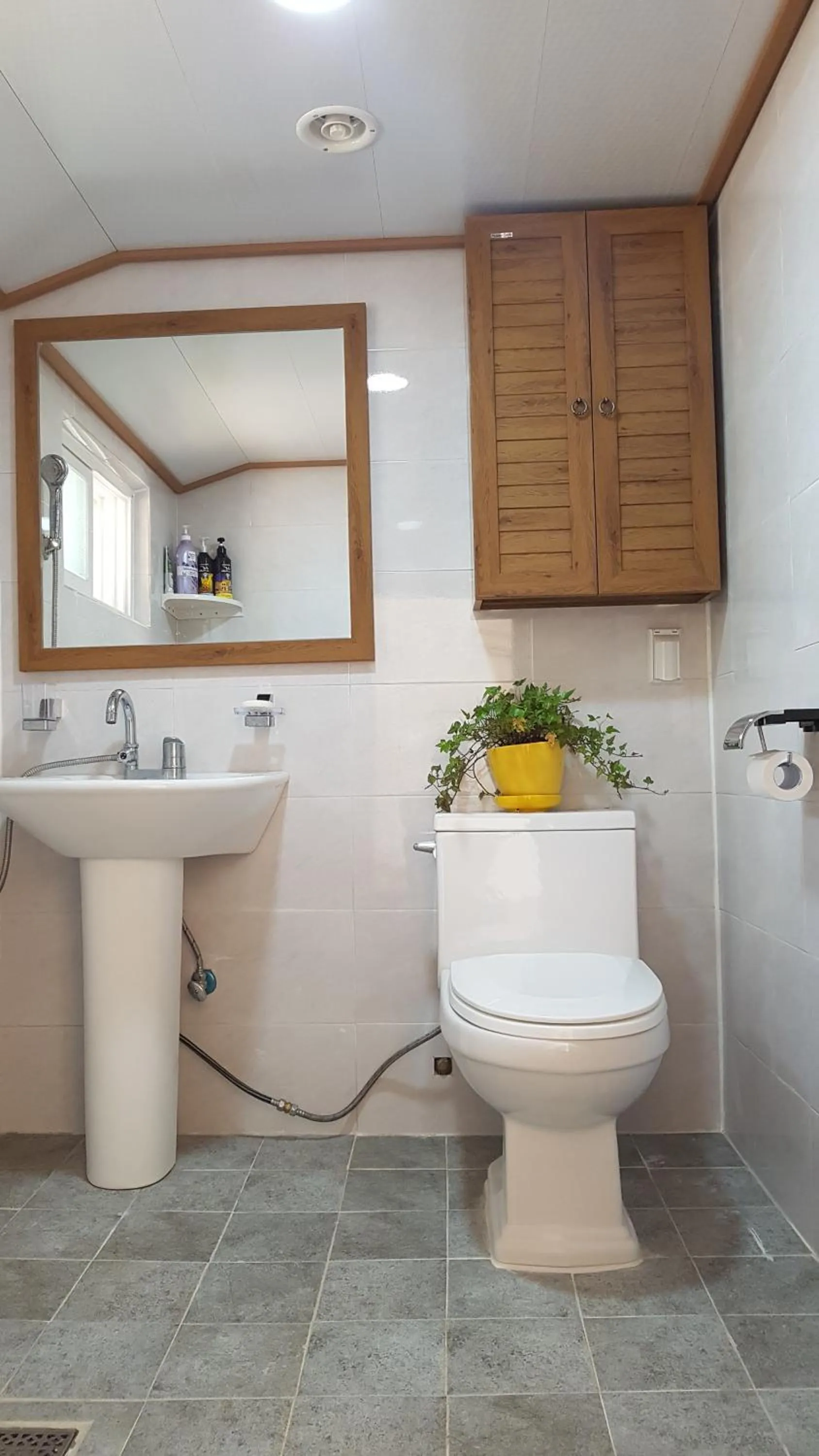 Shower in Moonlight House