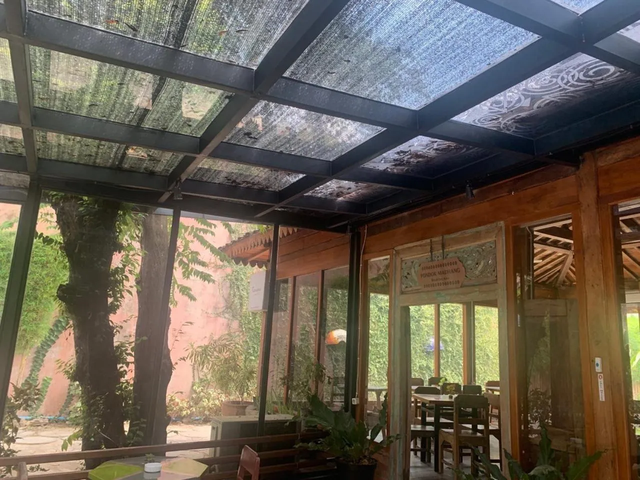 Restaurant/places to eat in Kampung Lawasan Heritage Cottage