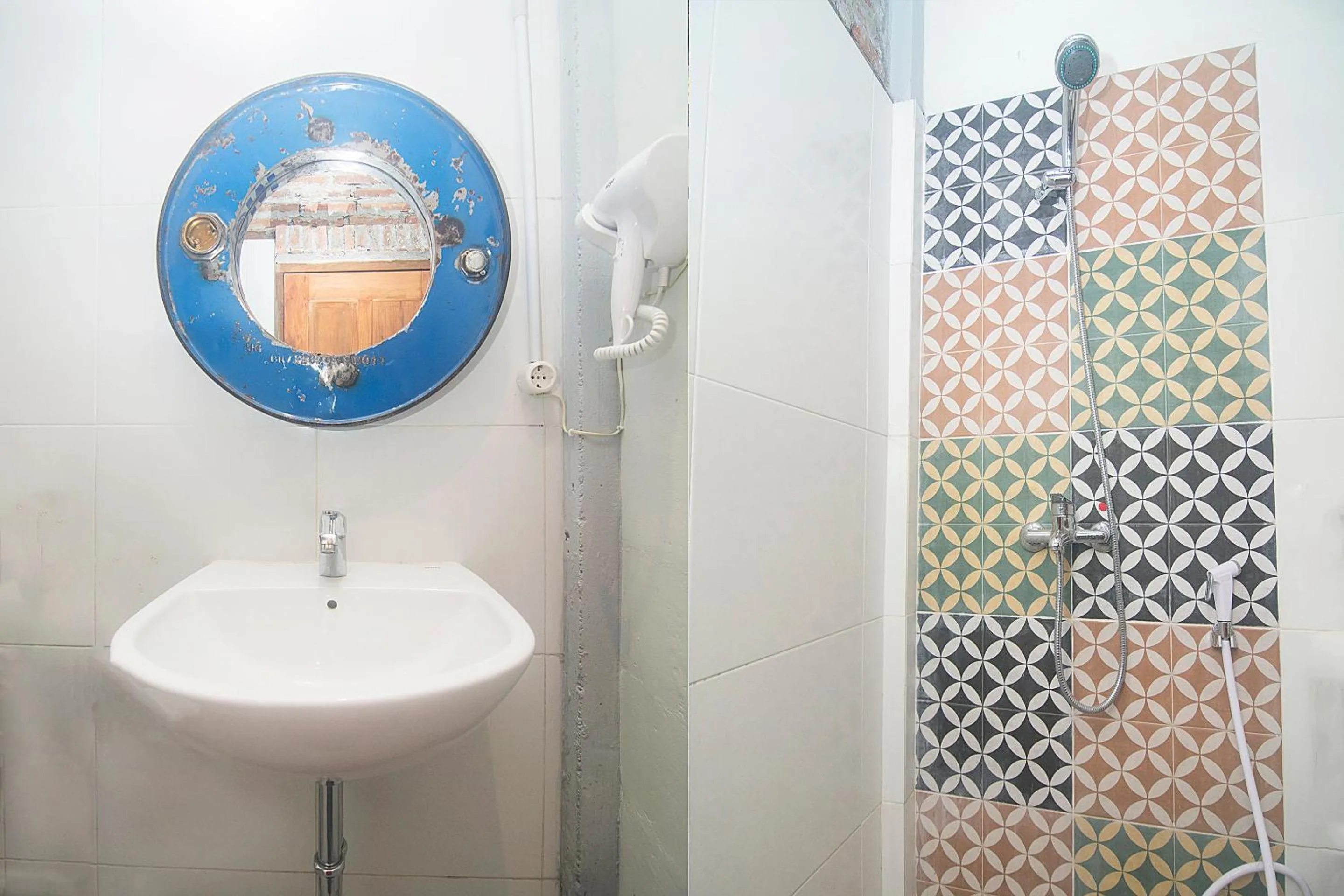 Bathroom in Kampung Lawasan Heritage Cottage