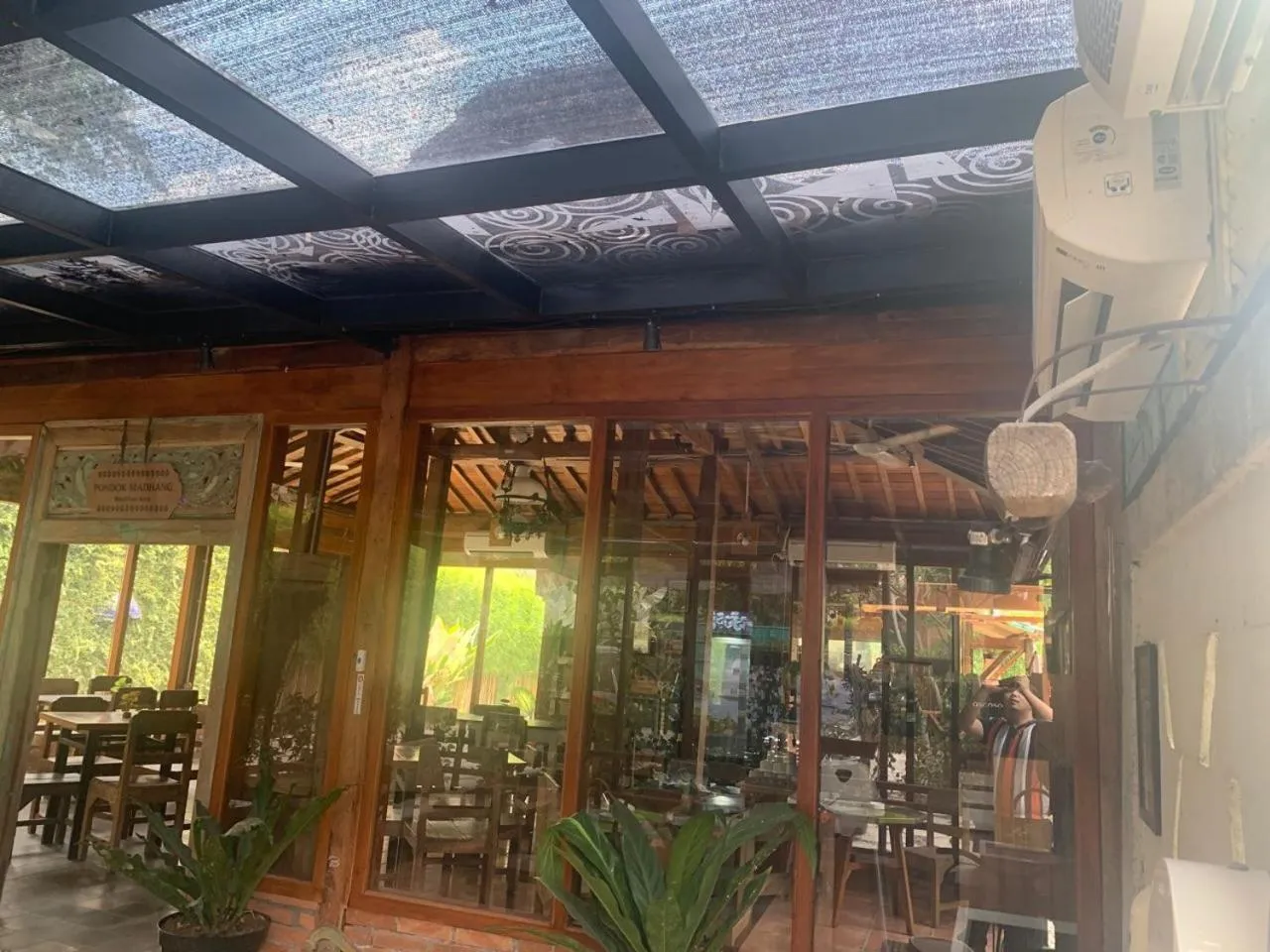 Restaurant/places to eat in Kampung Lawasan Heritage Cottage