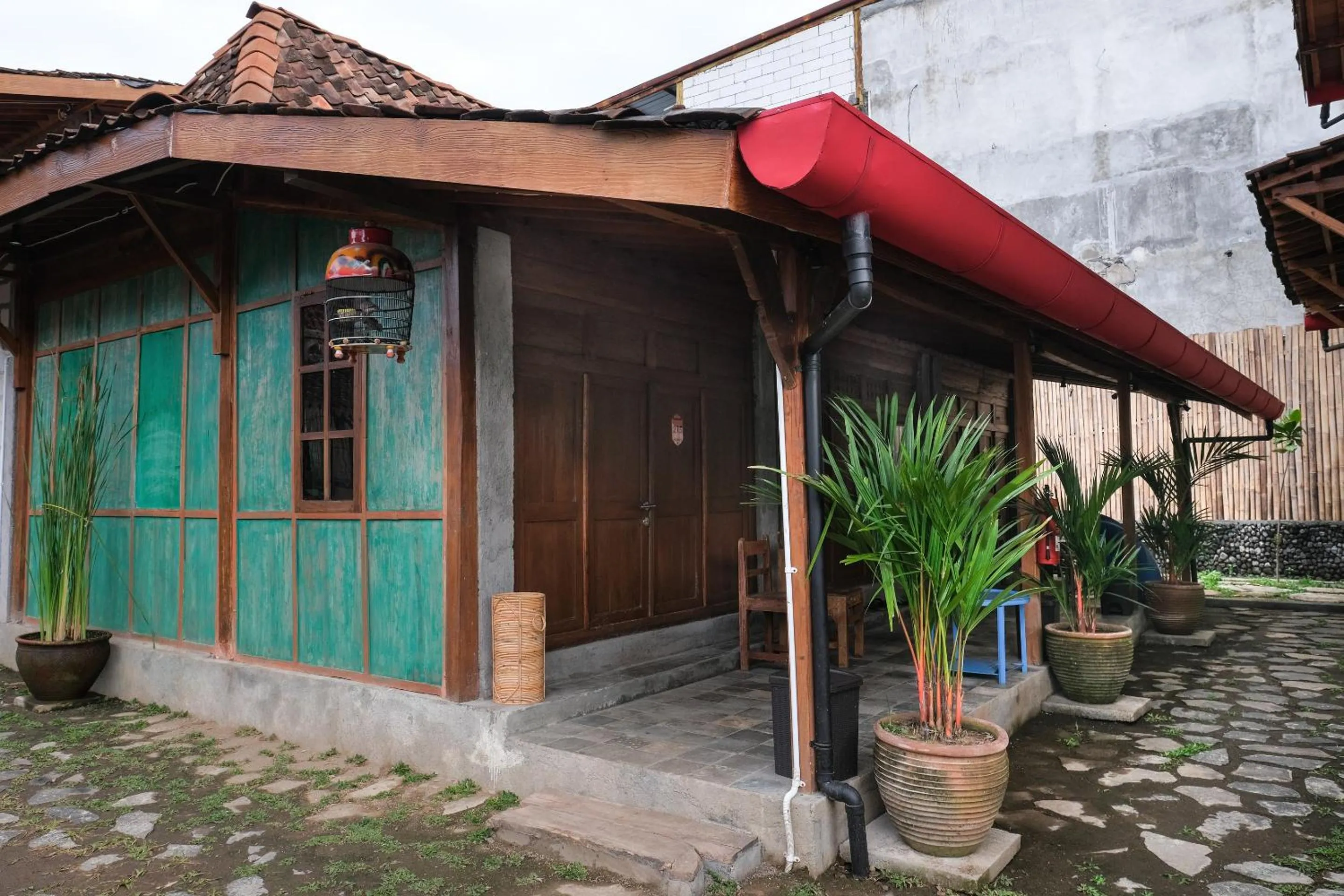 Property building in Kampung Lawasan Heritage Cottage