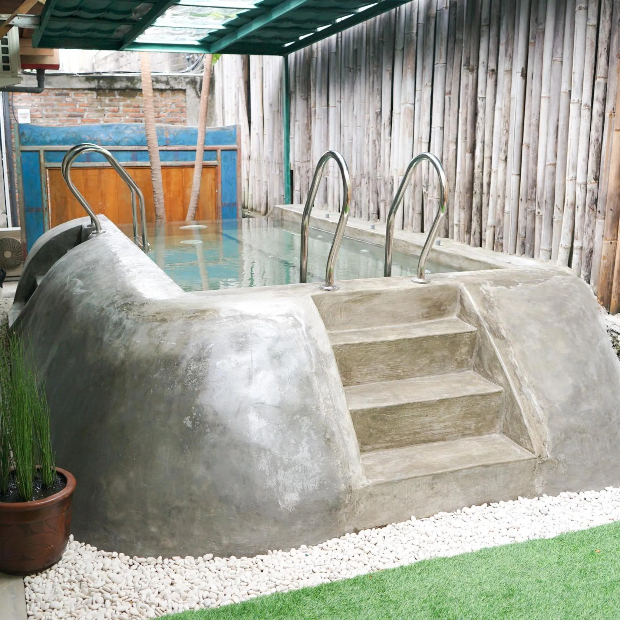 Open Air Bath in Kampung Lawasan Heritage Cottage