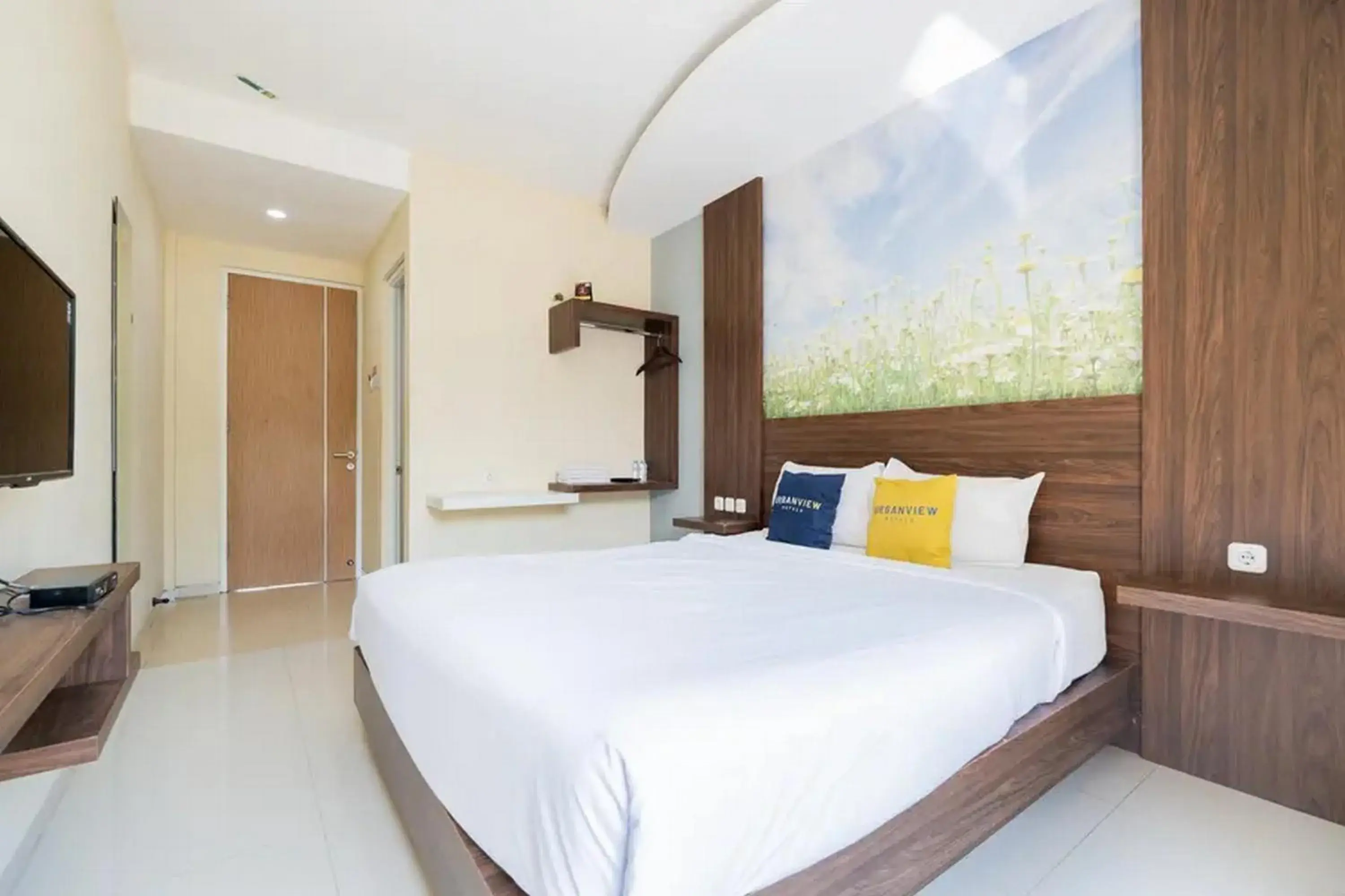 Deluxe Room in Urbanview Hotel Omah Anin Batu by RedDoorz Deluxe Room in Urbanview Hotel Omah Anin Batu by RedDoorz