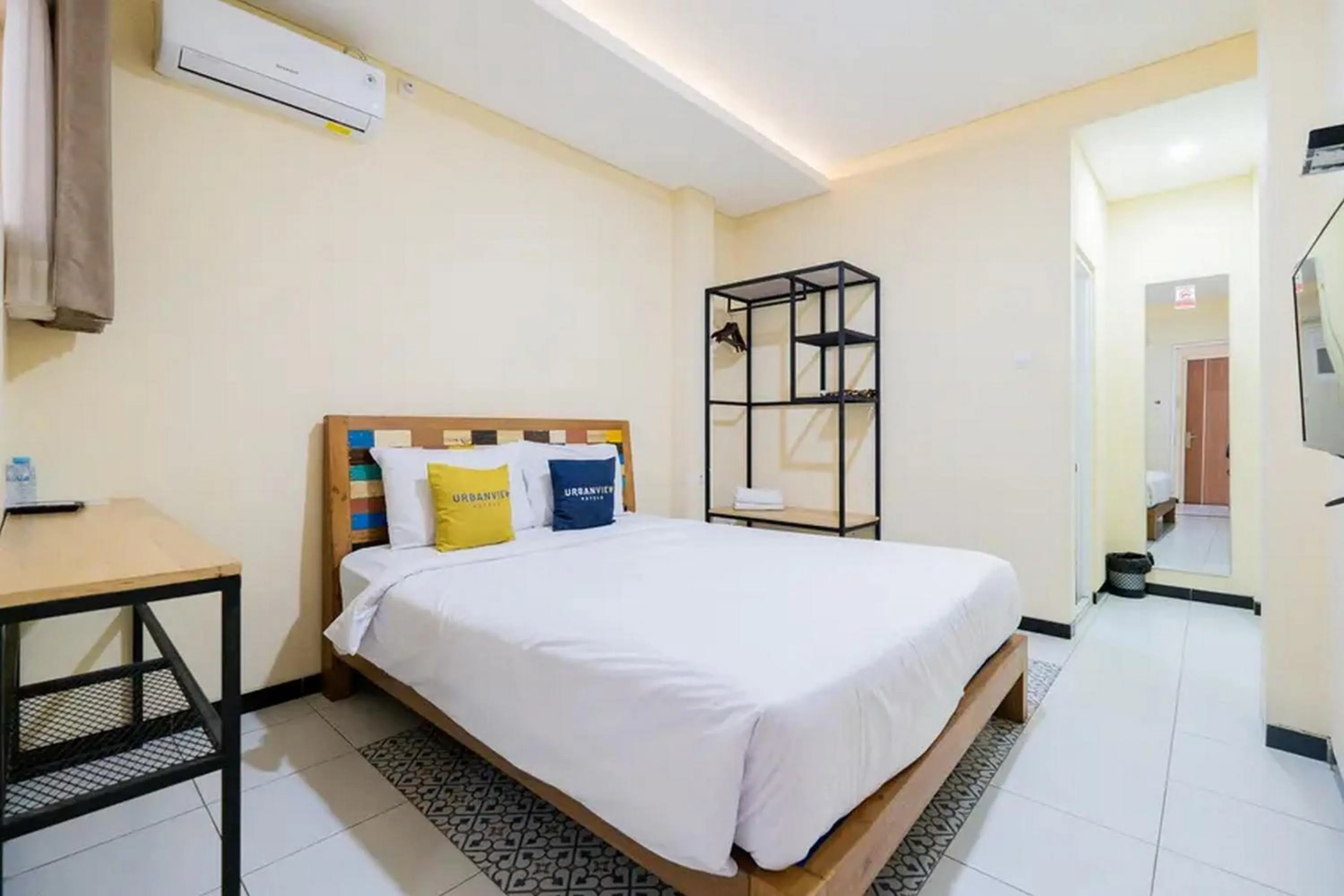 Bed in Urbanview Hotel Omah Anin Batu by RedDoorz