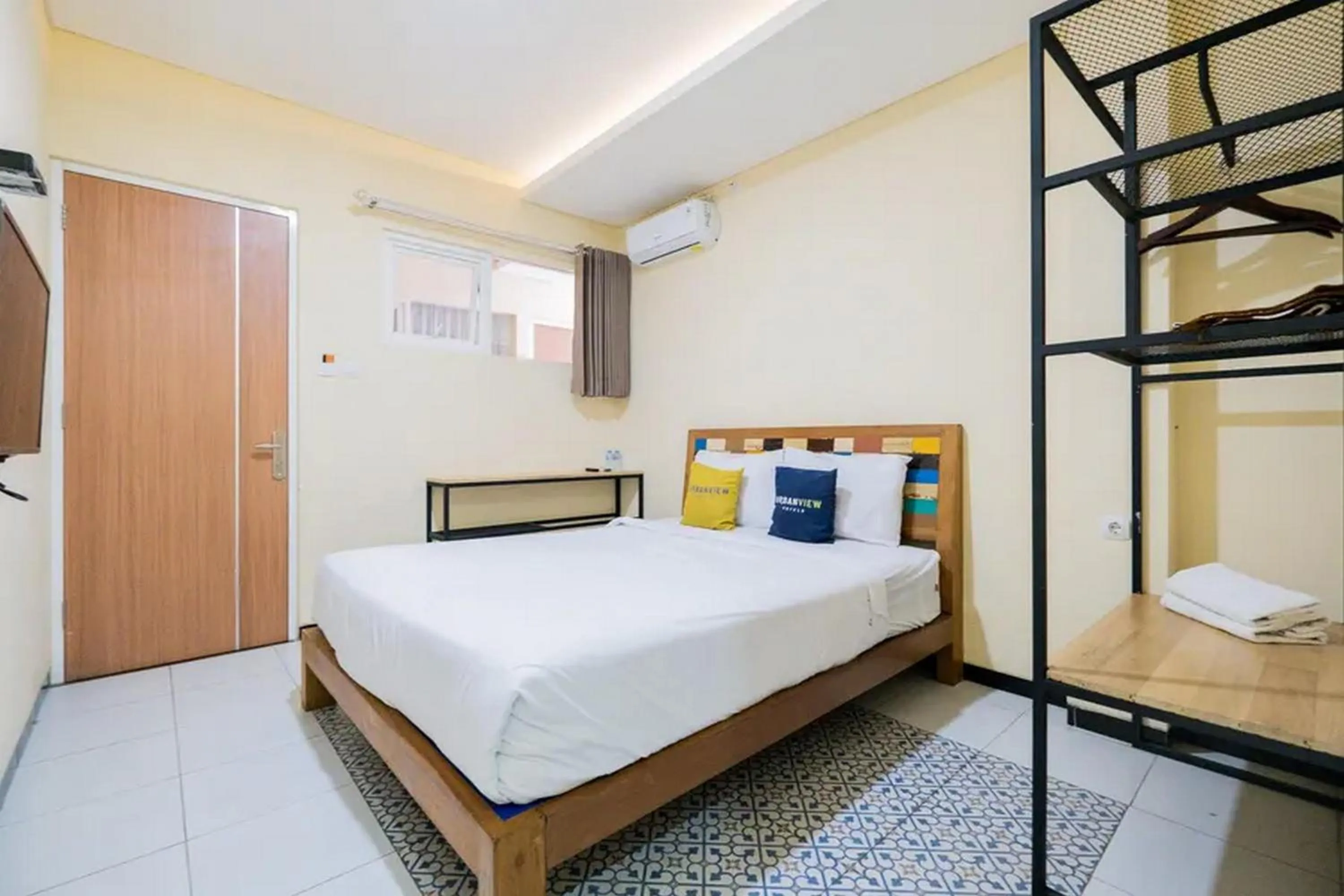 Bed in Urbanview Hotel Omah Anin Batu by RedDoorz