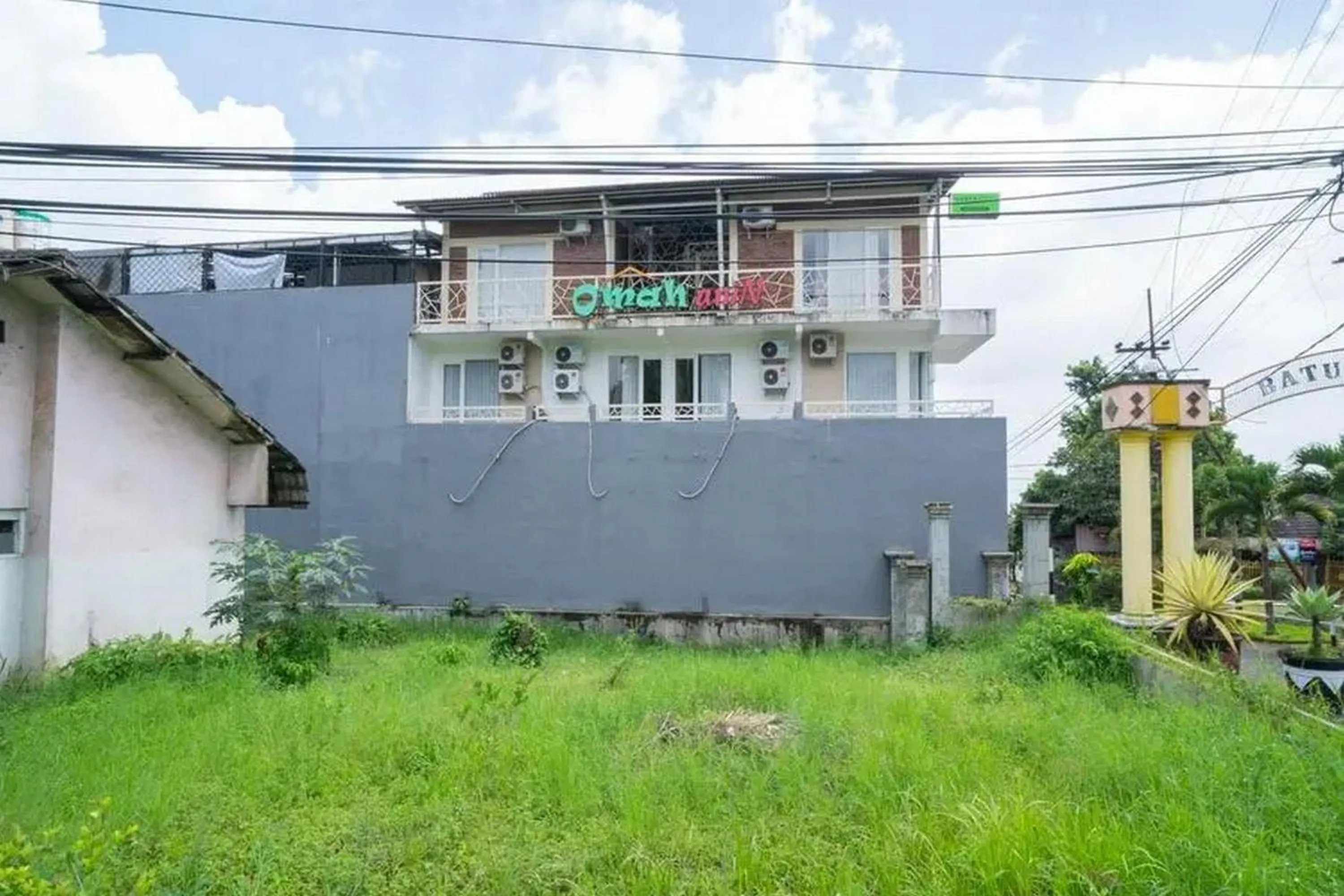 Property building in Urbanview Hotel Omah Anin Batu by RedDoorz