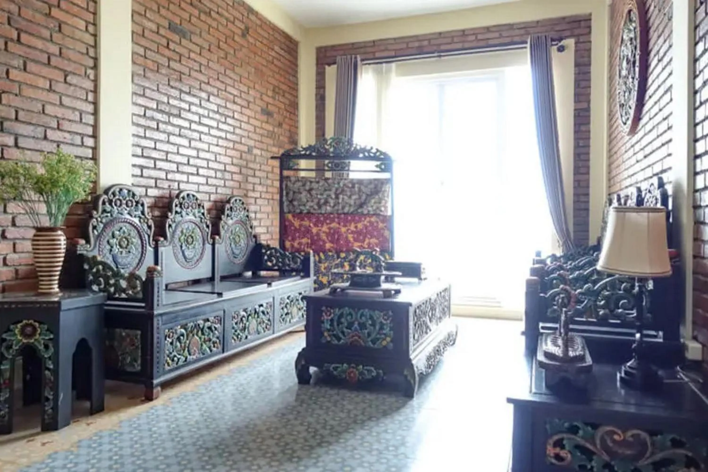 Seating area in Urbanview Hotel Omah Anin Batu by RedDoorz