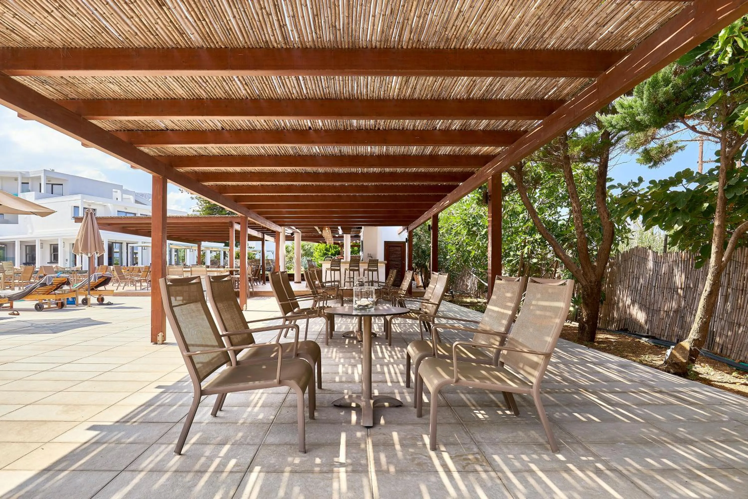 Lounge or bar in Sentido Amounda Bay