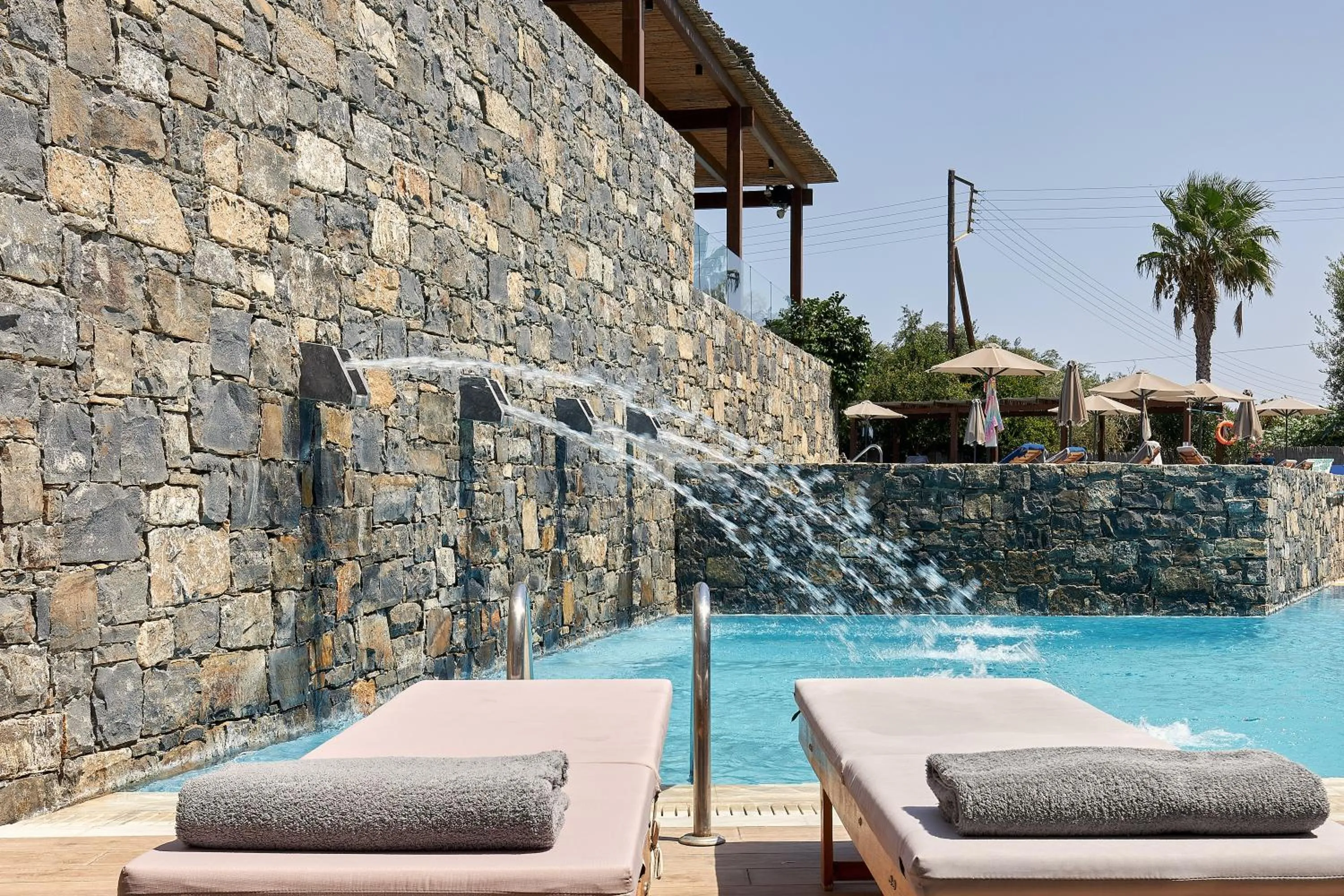 Property building in Sentido Amounda Bay