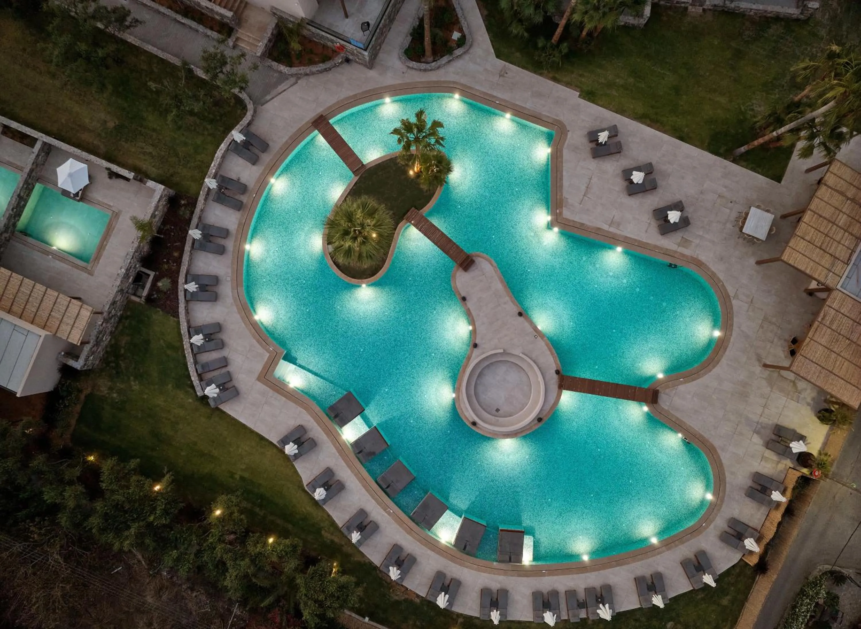 Swimming pool in Sentido Amounda Bay