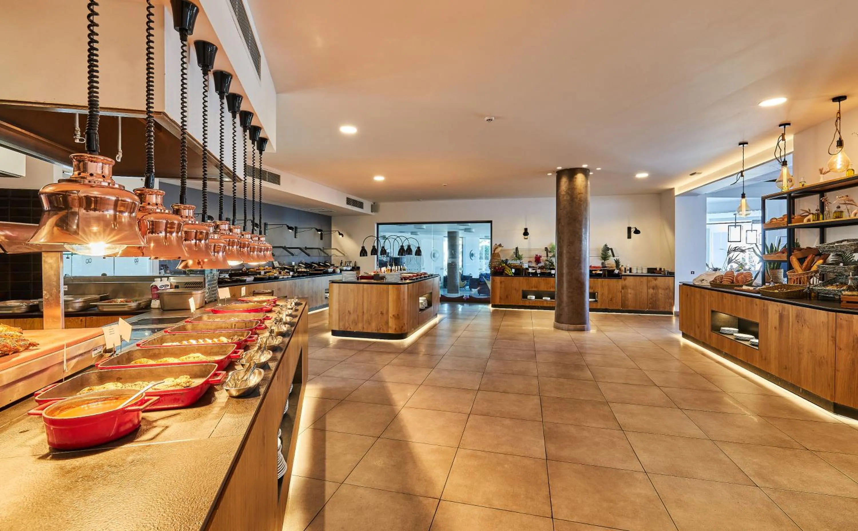 Restaurant/places to eat in Sentido Amounda Bay