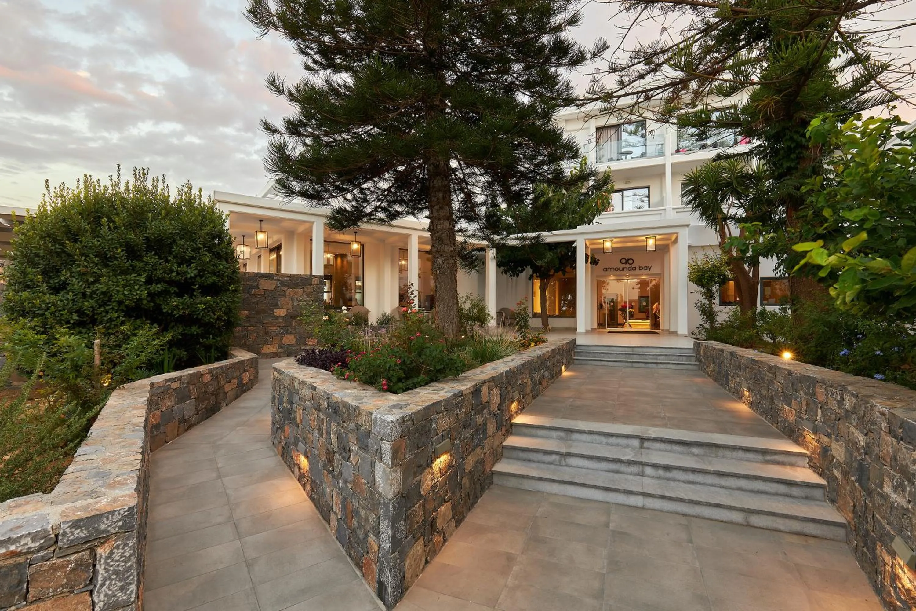 Property building in Sentido Amounda Bay