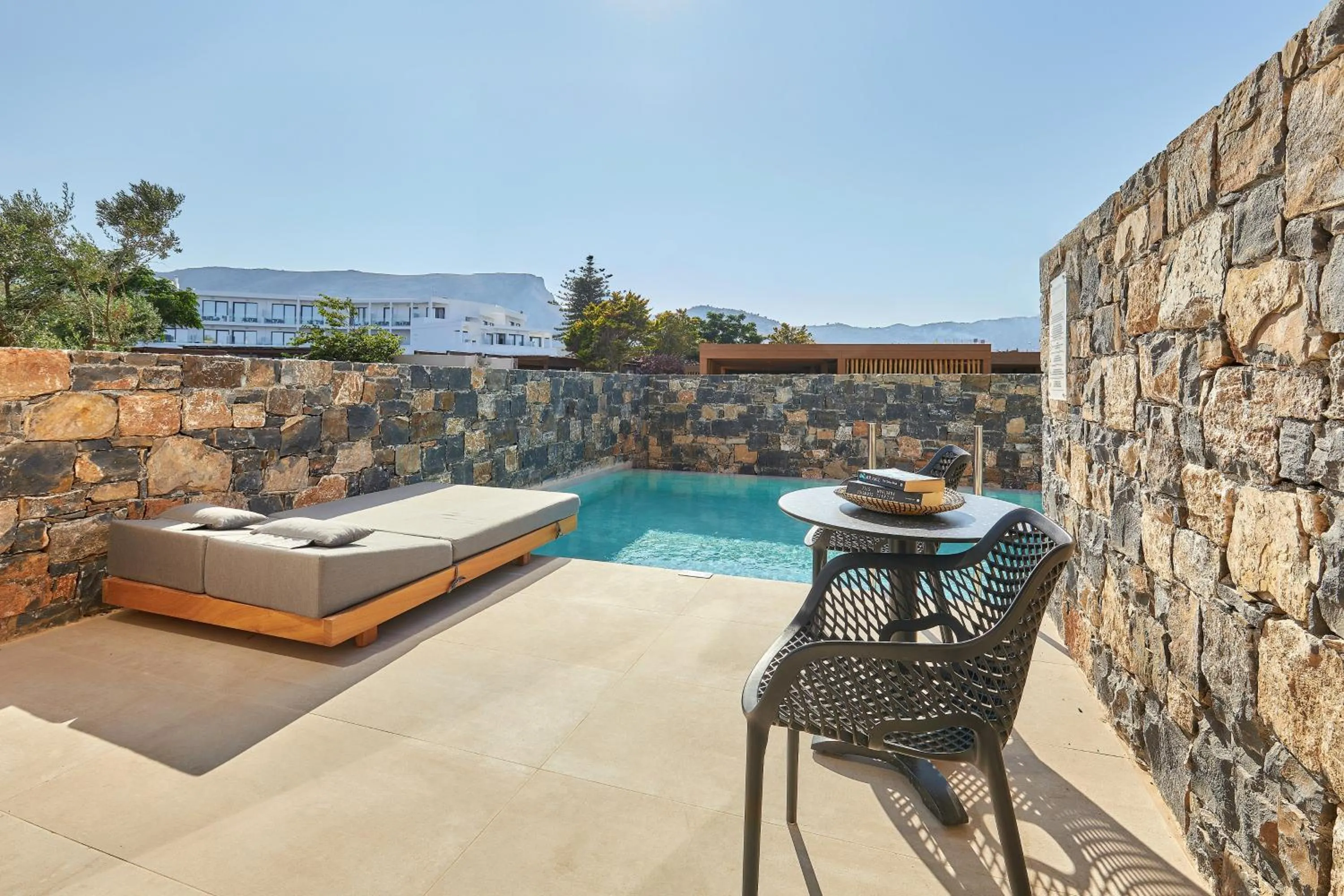 Pool view in Sentido Amounda Bay