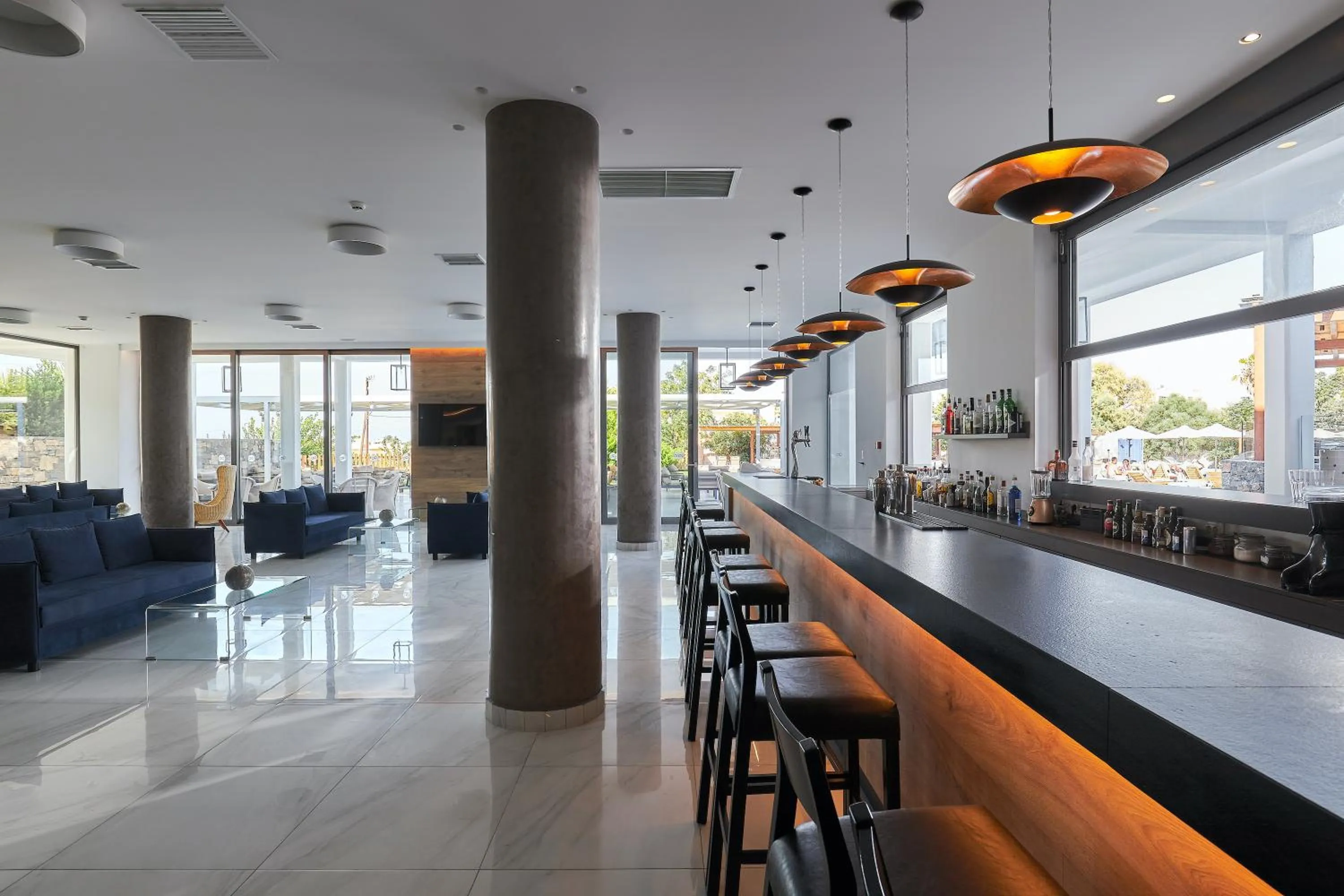 Lounge or bar in Sentido Amounda Bay