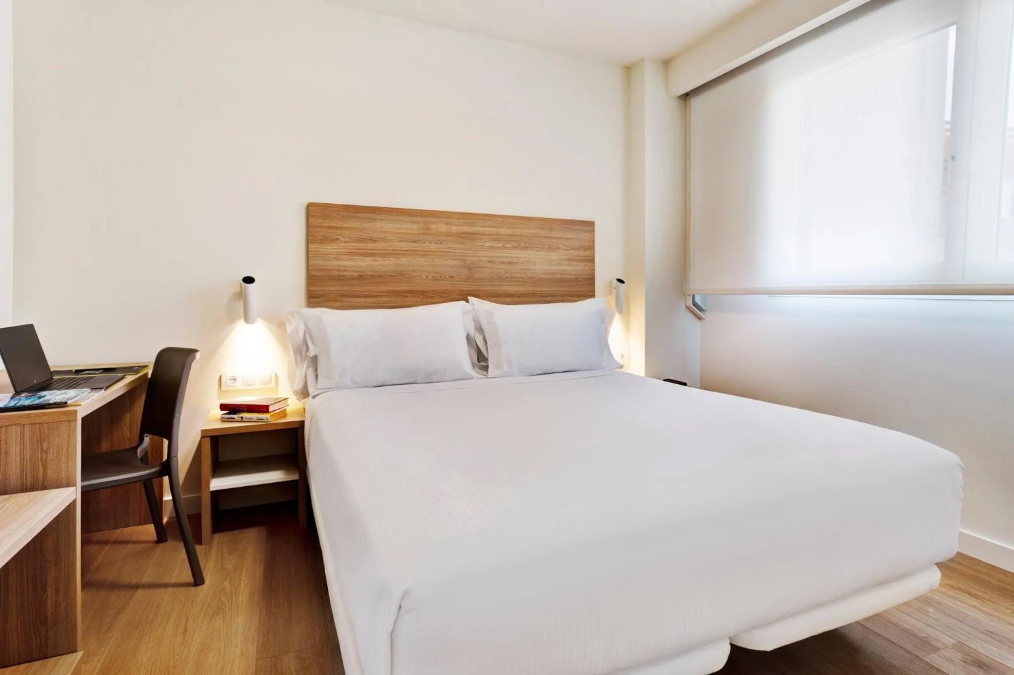 Bedroom, Bed in Sercotel Logroño Suites
