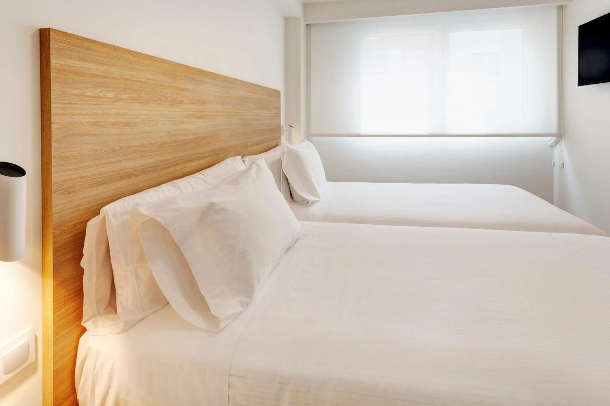 Bedroom, Bed in Sercotel Logroño Suites