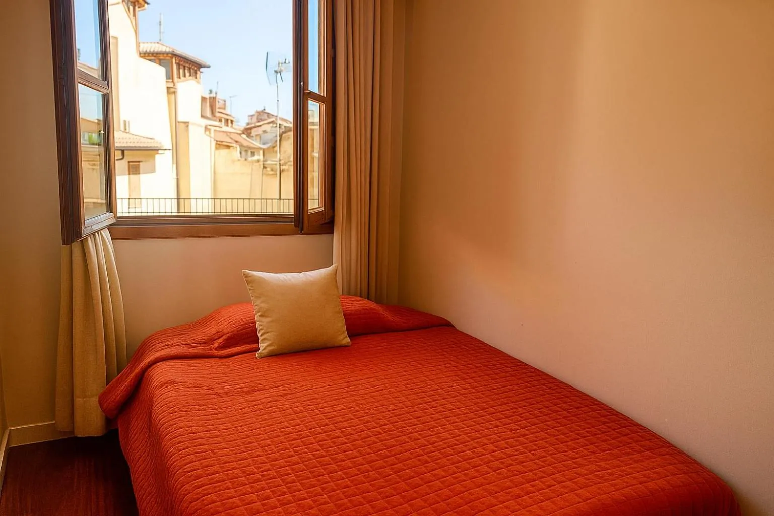 Bed in Smartmonki Sinagoga Entre la Catedral y Zocodover