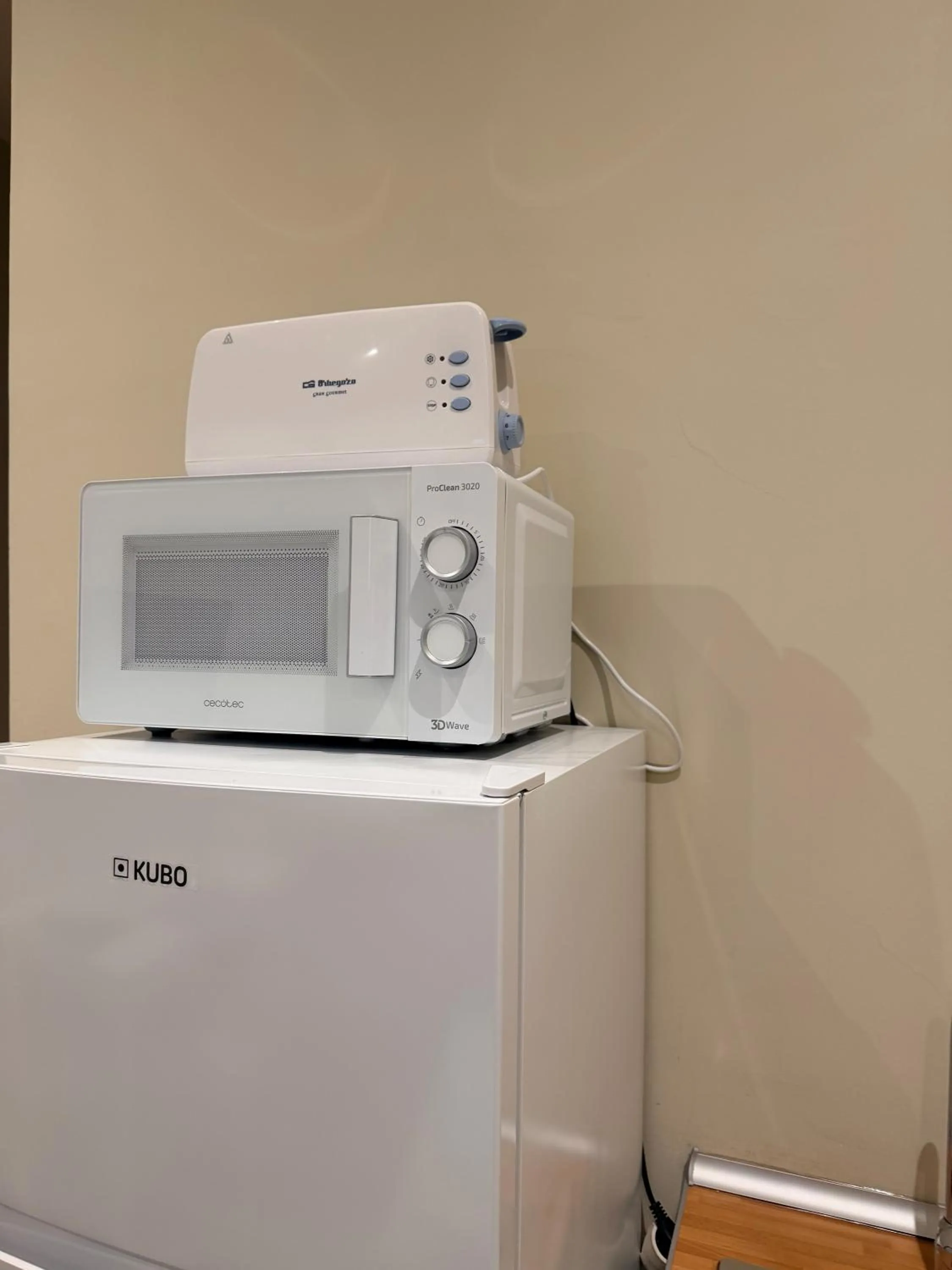 microwave in Smartmonki Sinagoga Entre la Catedral y Zocodover