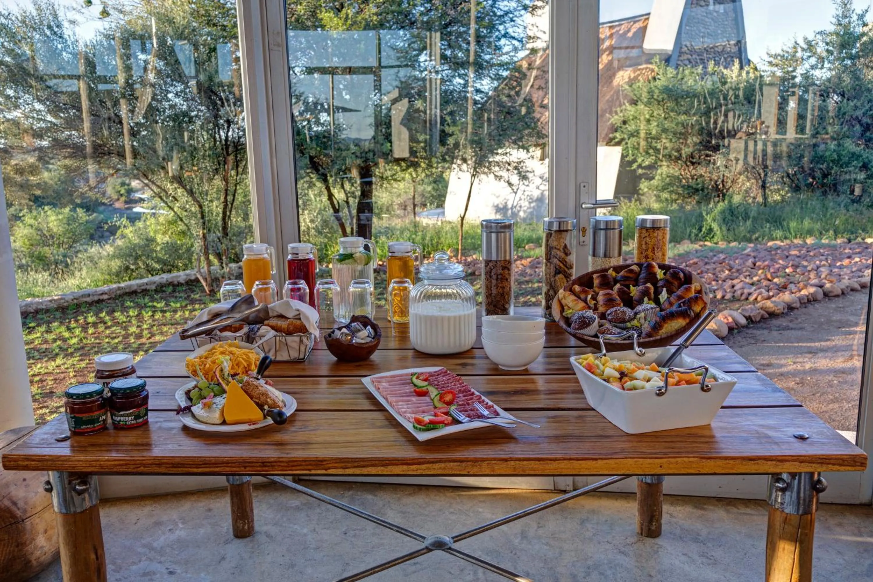 Restaurant/places to eat in Naankuse Lodge