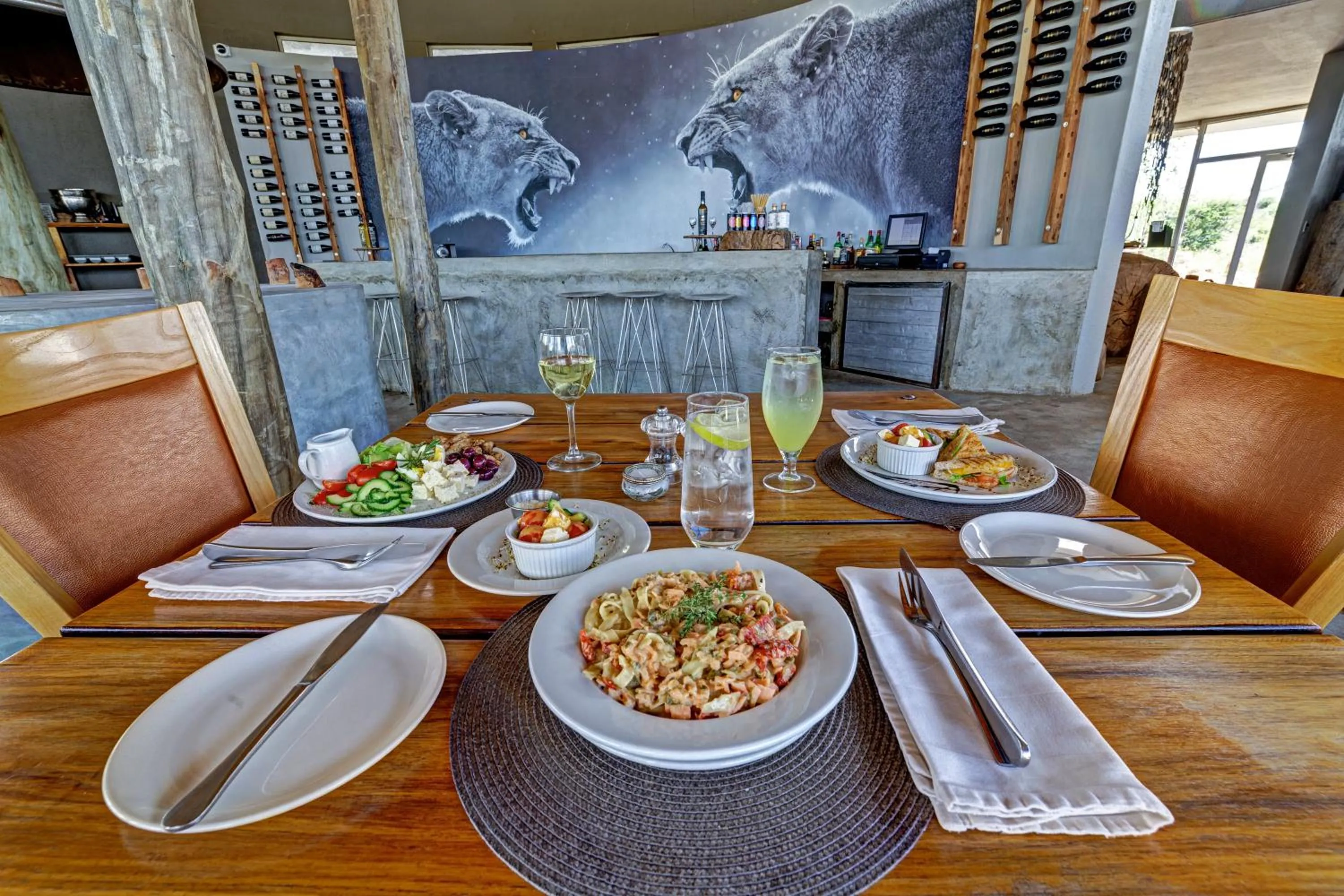 Restaurant/places to eat in Naankuse Lodge