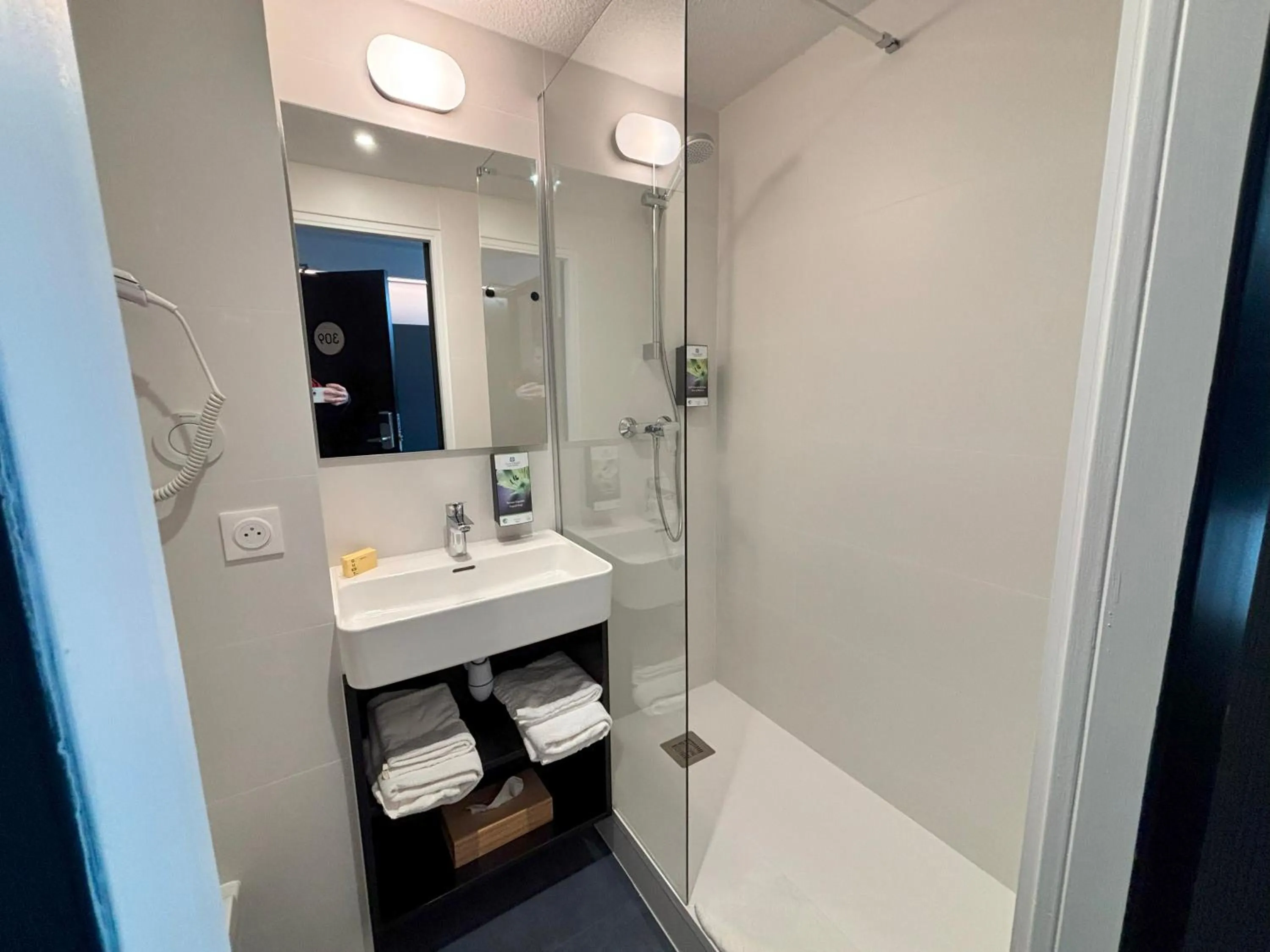 Bathroom in Sure Hotel by Best Western Annecy