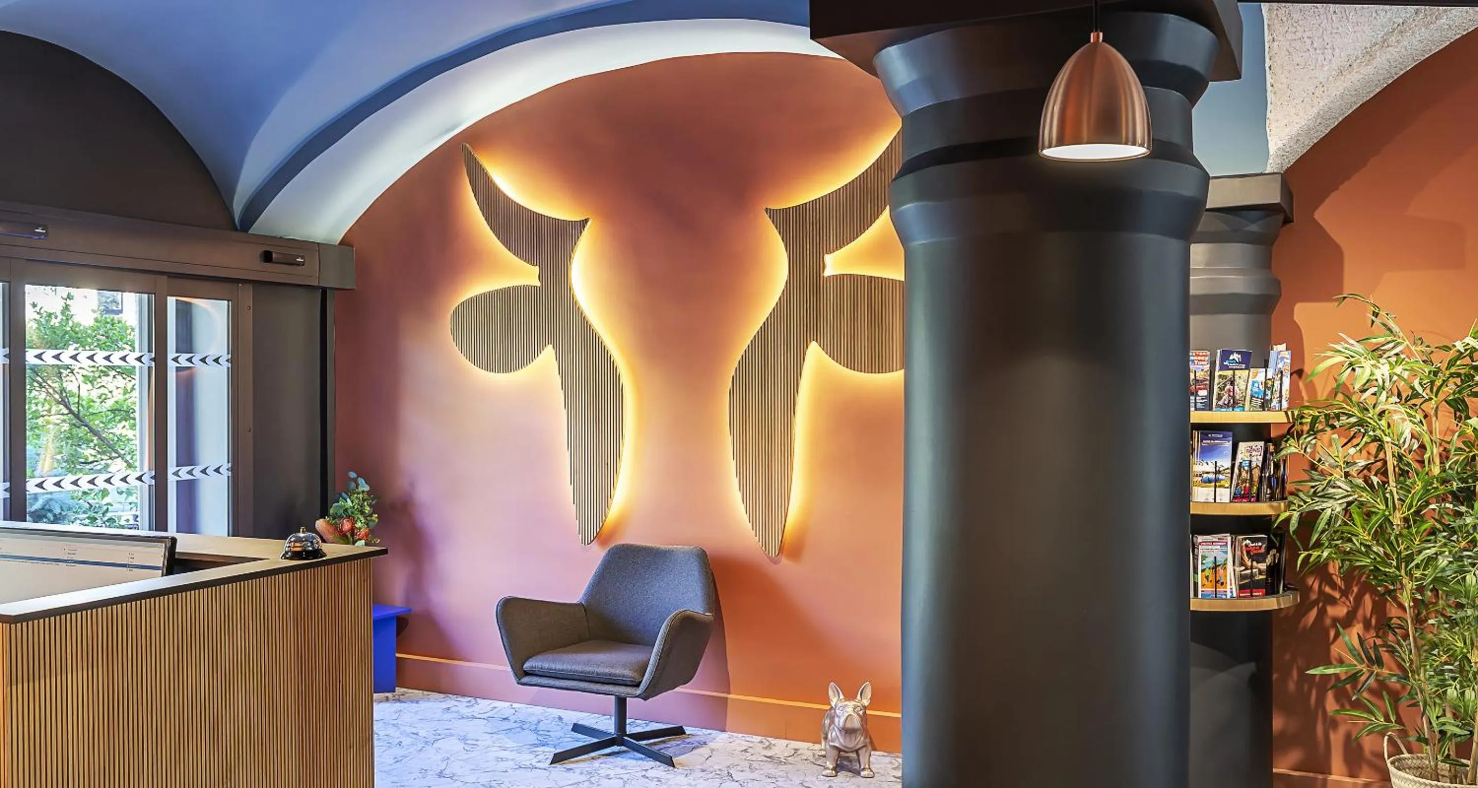 Lobby or reception in Sure Hotel by Best Western Annecy