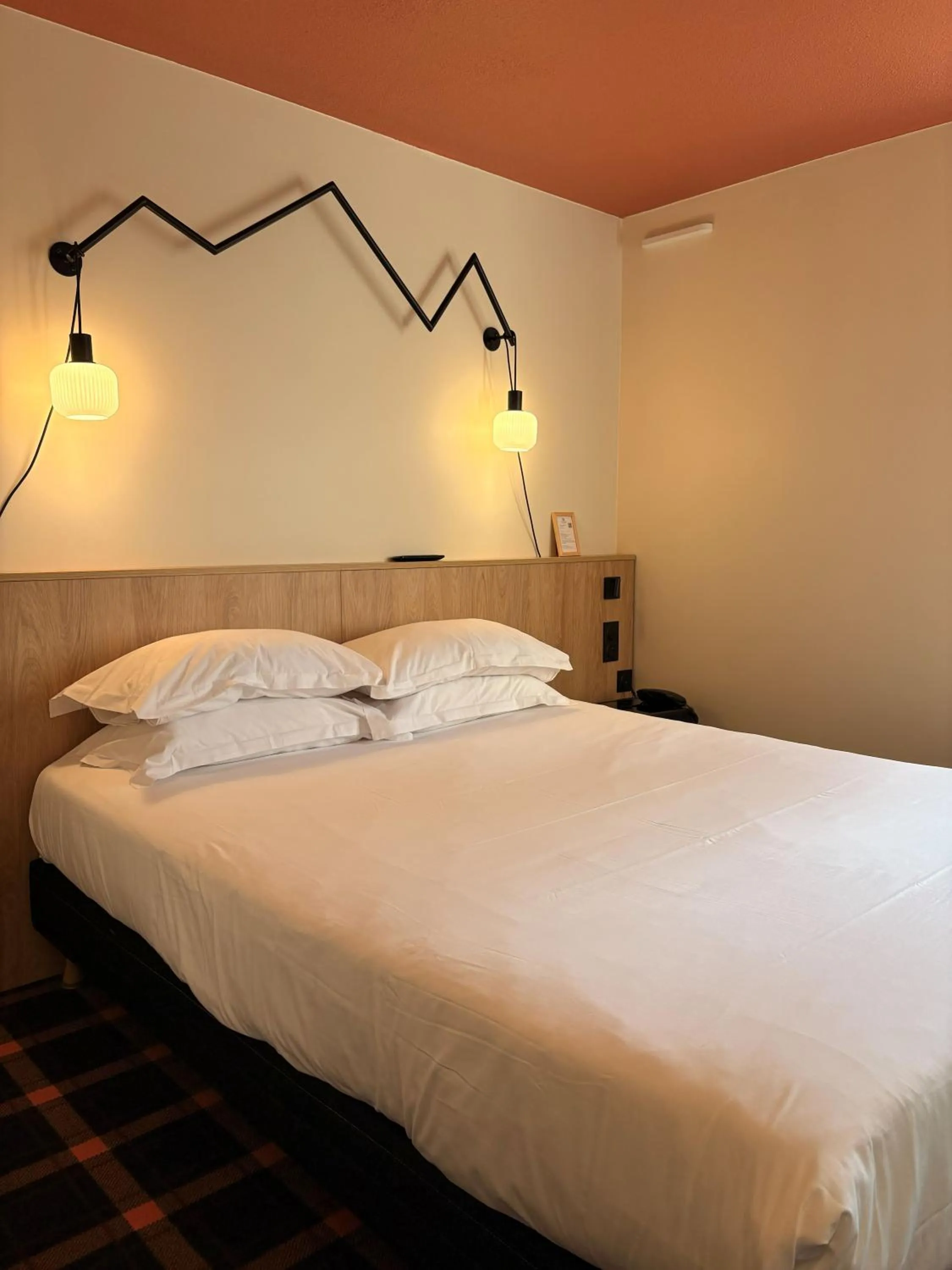 Bedroom, Bed in Sure Hotel by Best Western Annecy