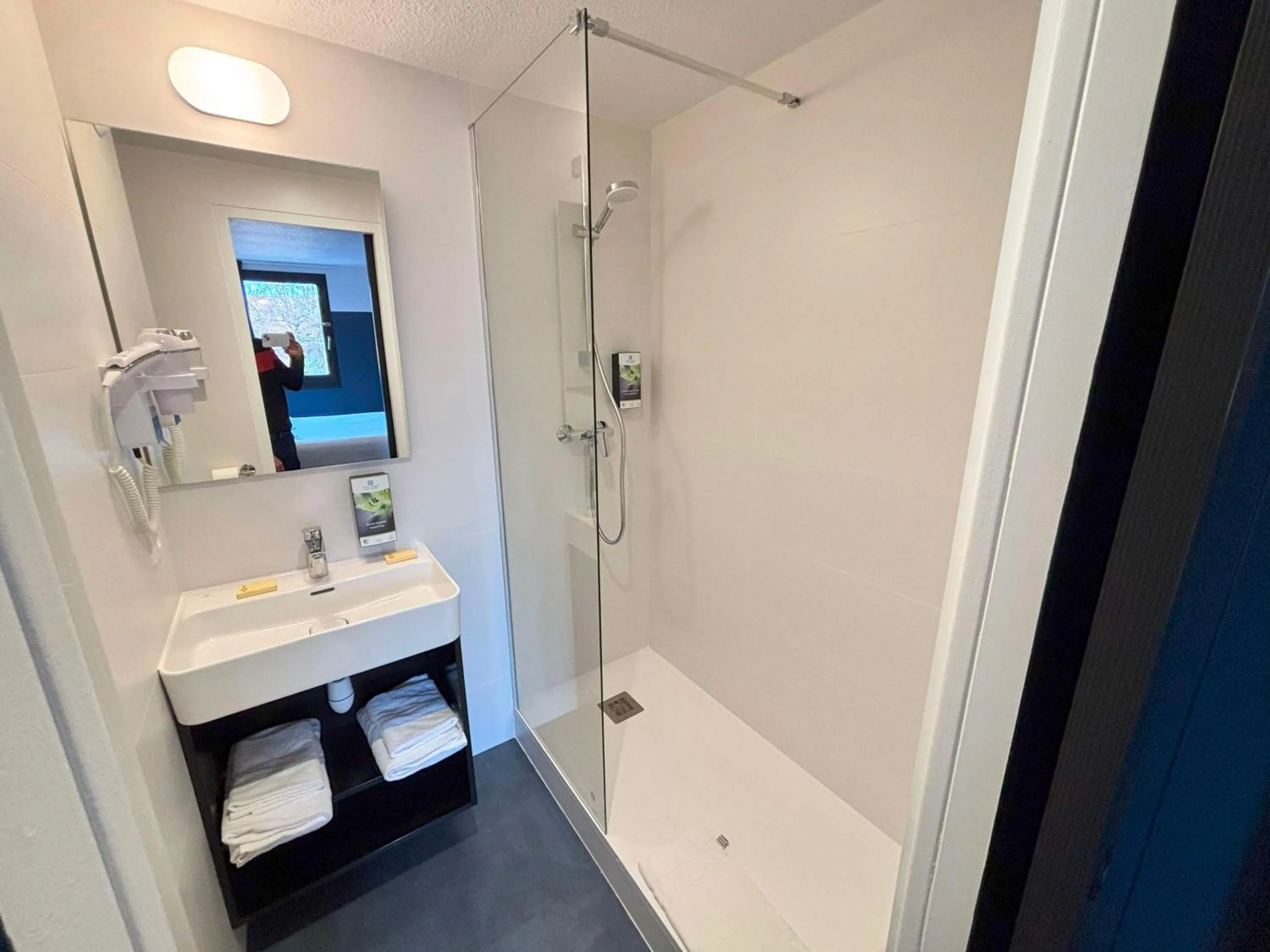 Bathroom in Sure Hotel by Best Western Annecy