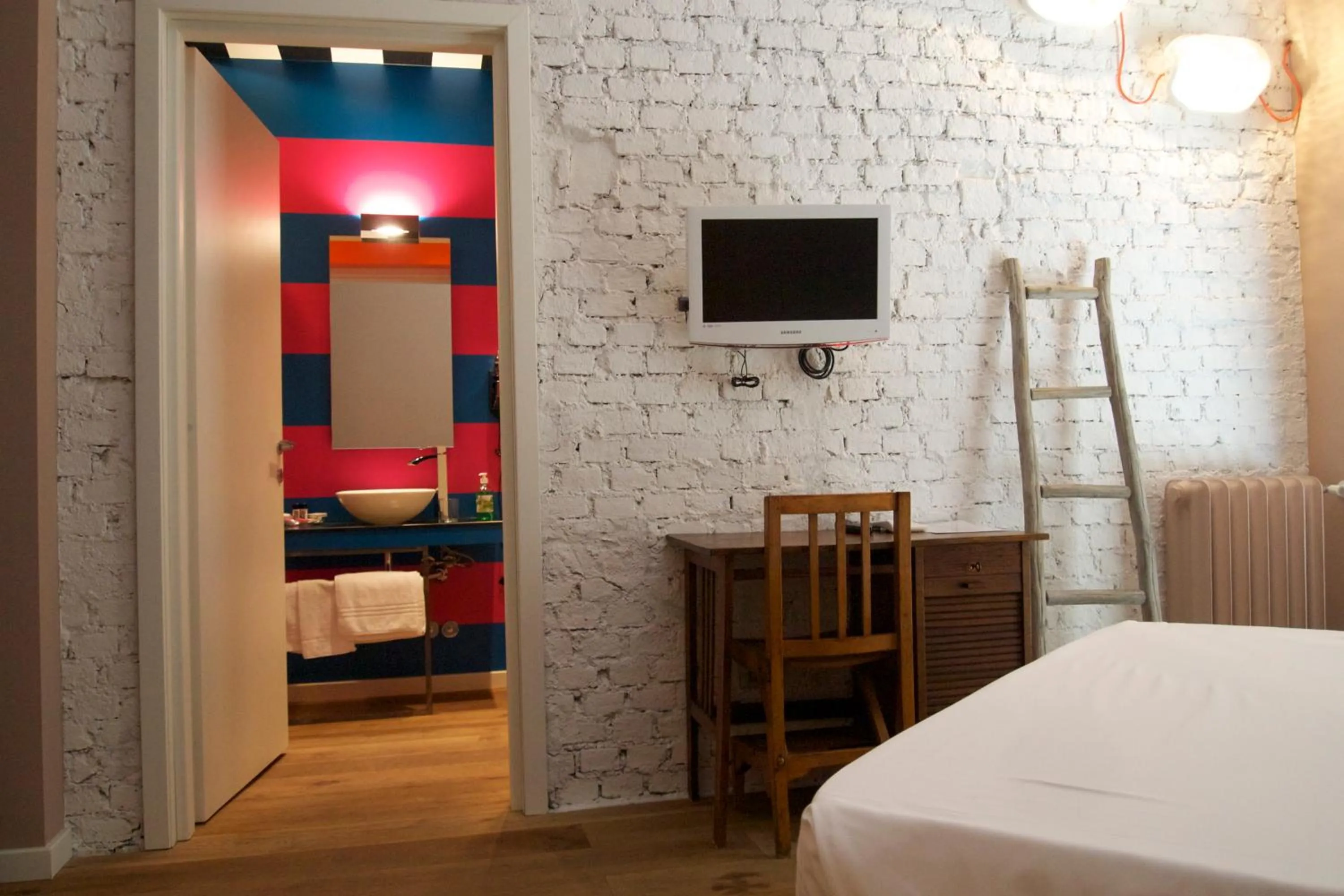 Bathroom, Bed in Rooms Via Diaz