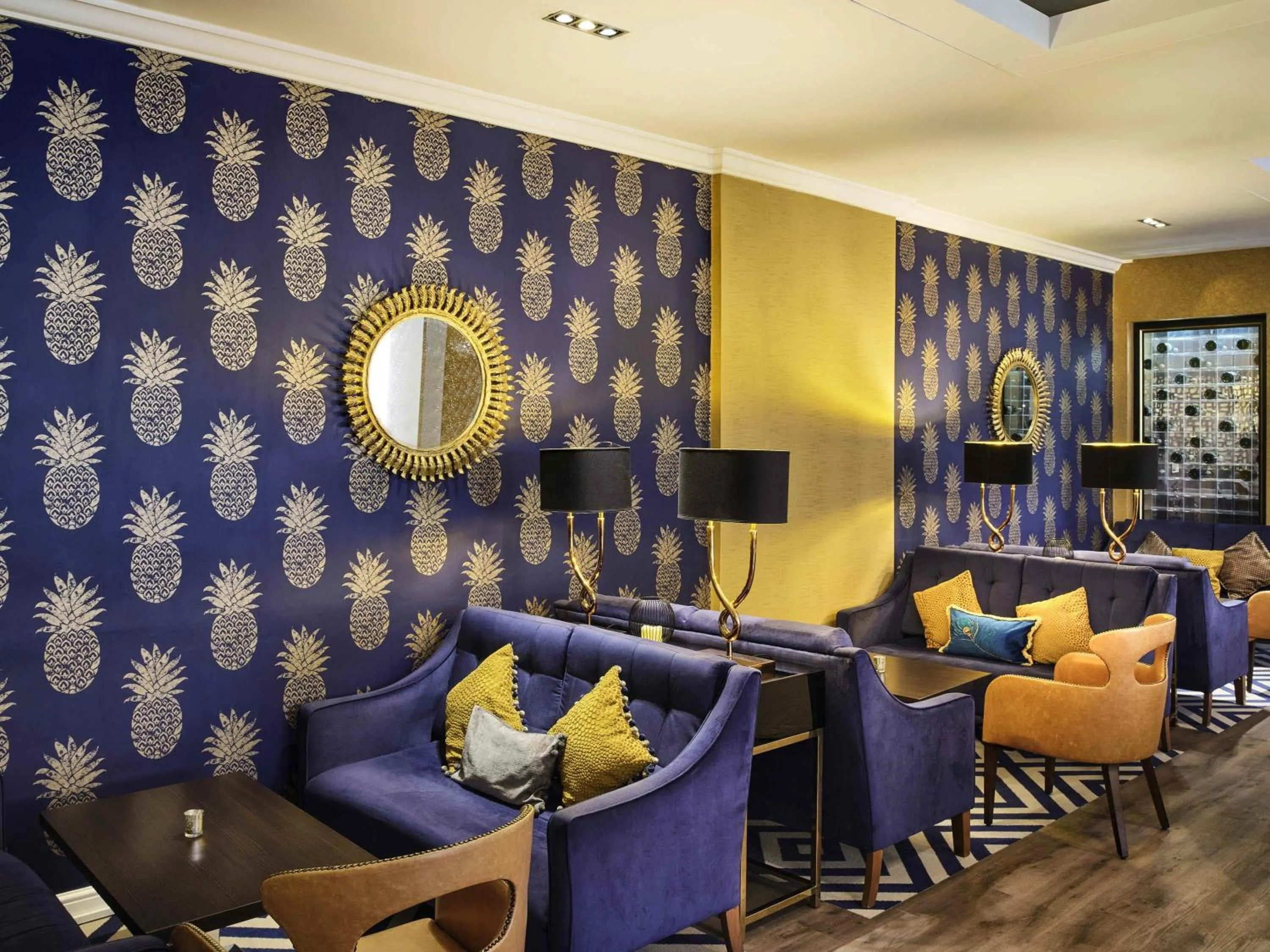 Lounge or bar in Mercure Milton Keynes Hotel