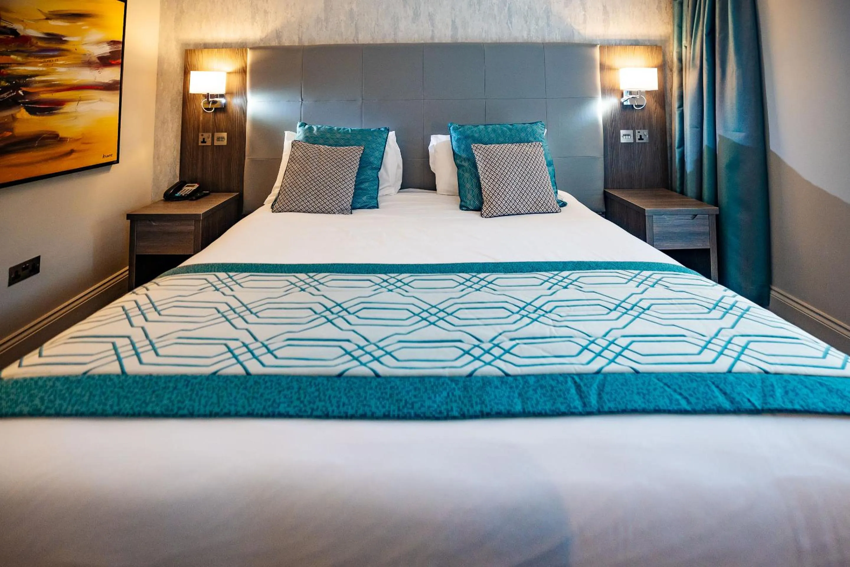 Bedroom, Bed in Mercure Milton Keynes Hotel