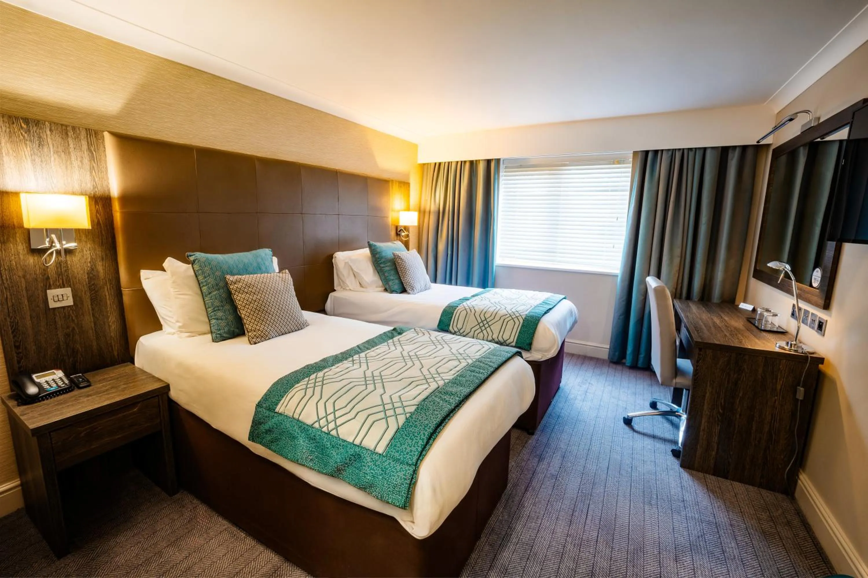 Bed in Mercure Milton Keynes Hotel