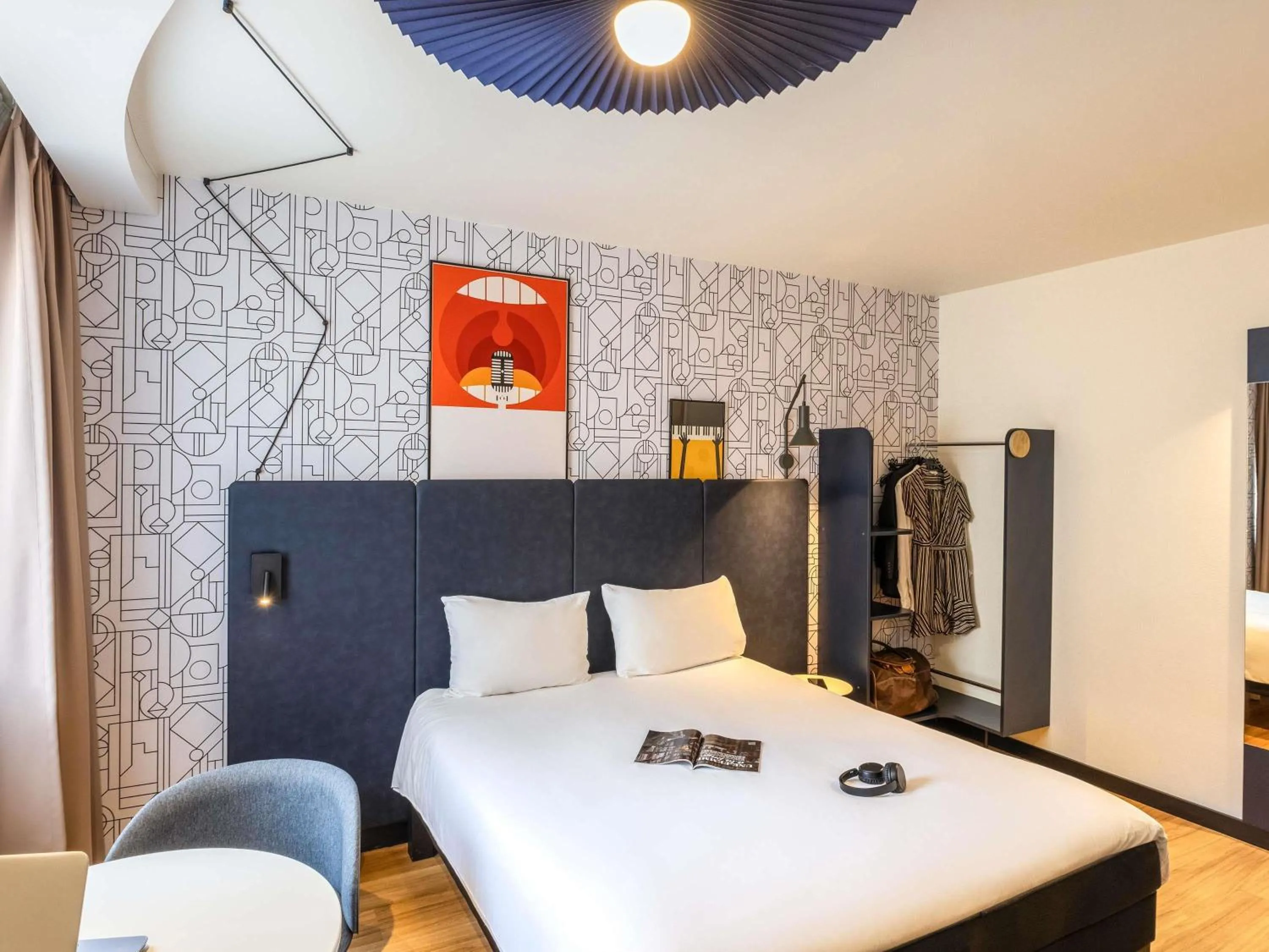 Bedroom, Bed in ibis Dunkerque