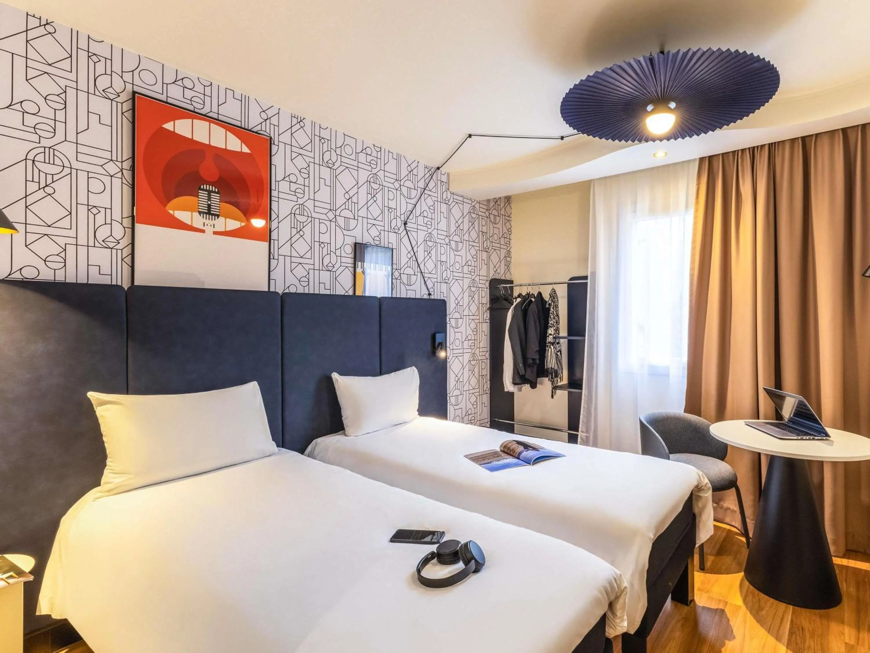 Bedroom, Bed in ibis Dunkerque