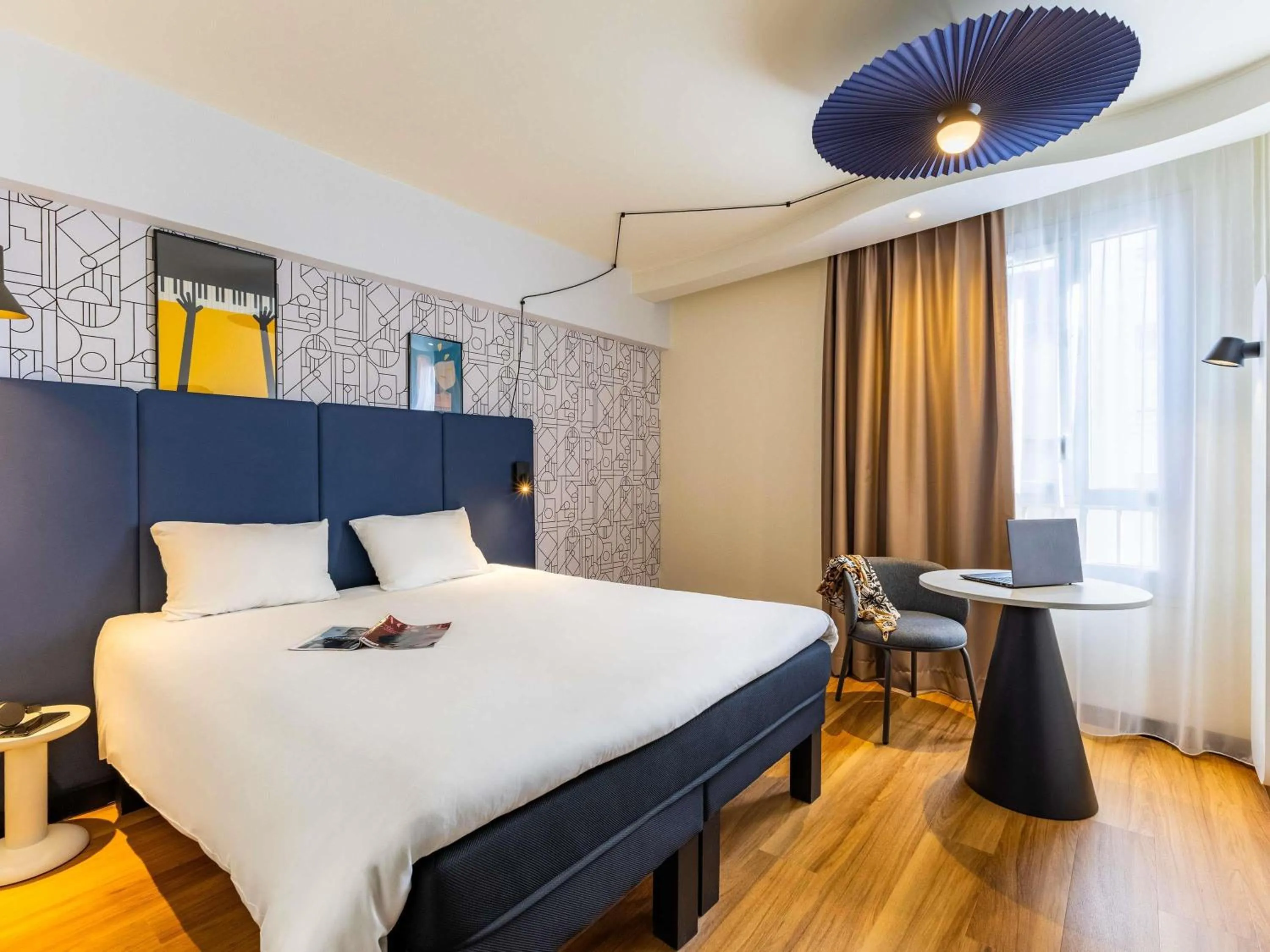 Bedroom, Bed in ibis Dunkerque