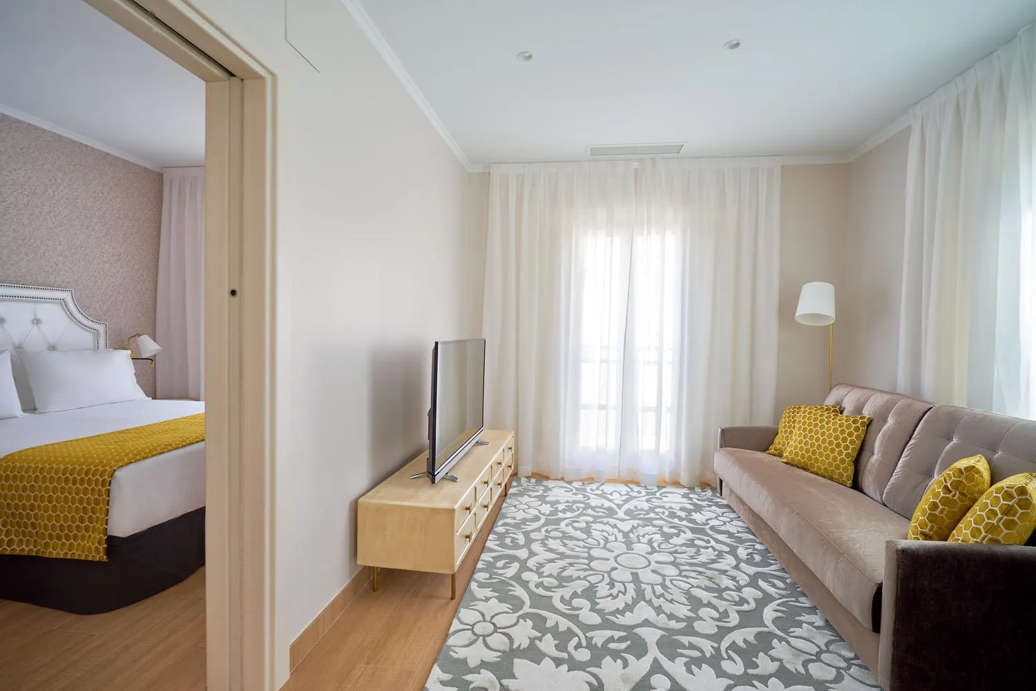 TV and multimedia, Bed in Tandem Soho Suites