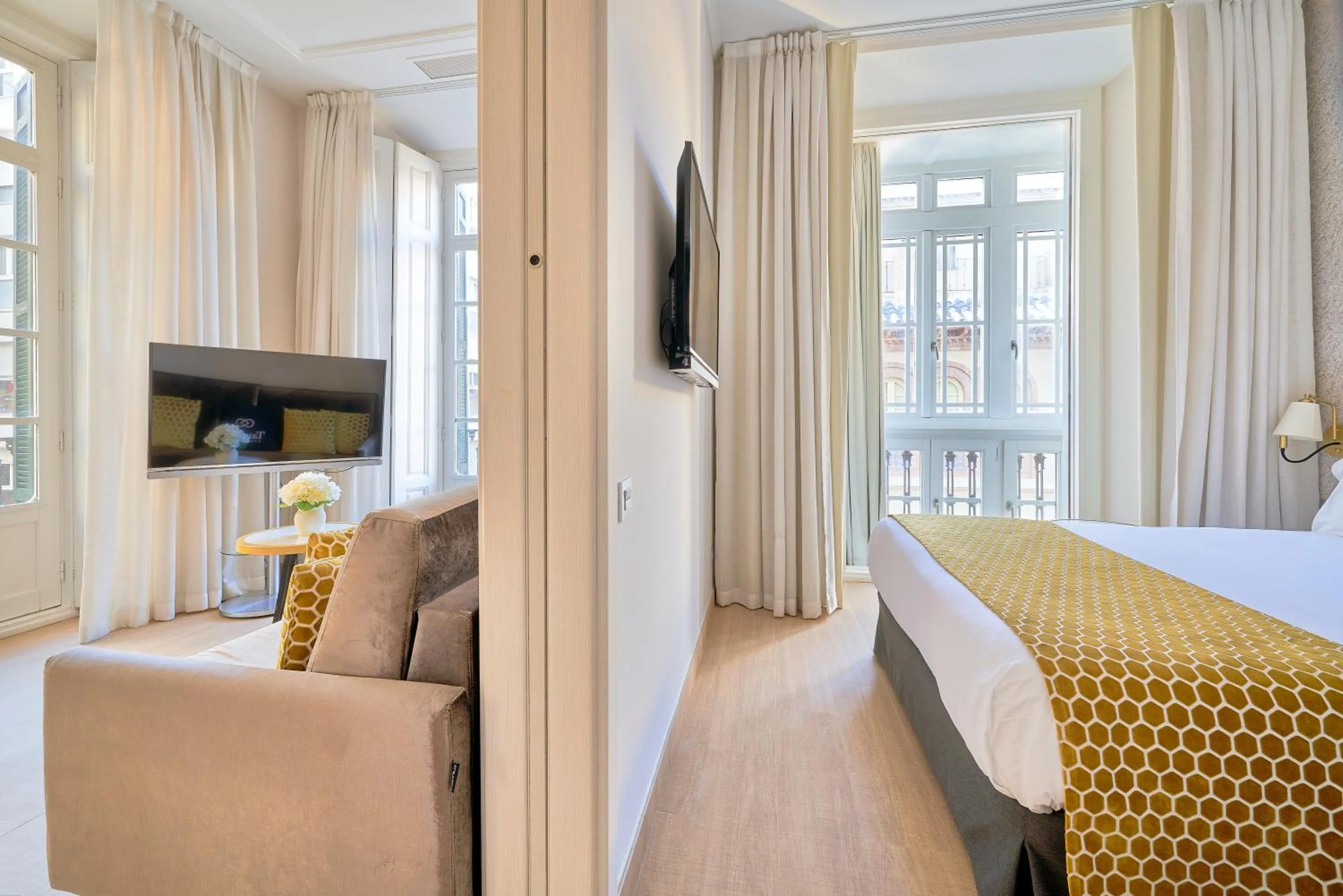 Photo of the whole room, Bed in Tandem Soho Suites