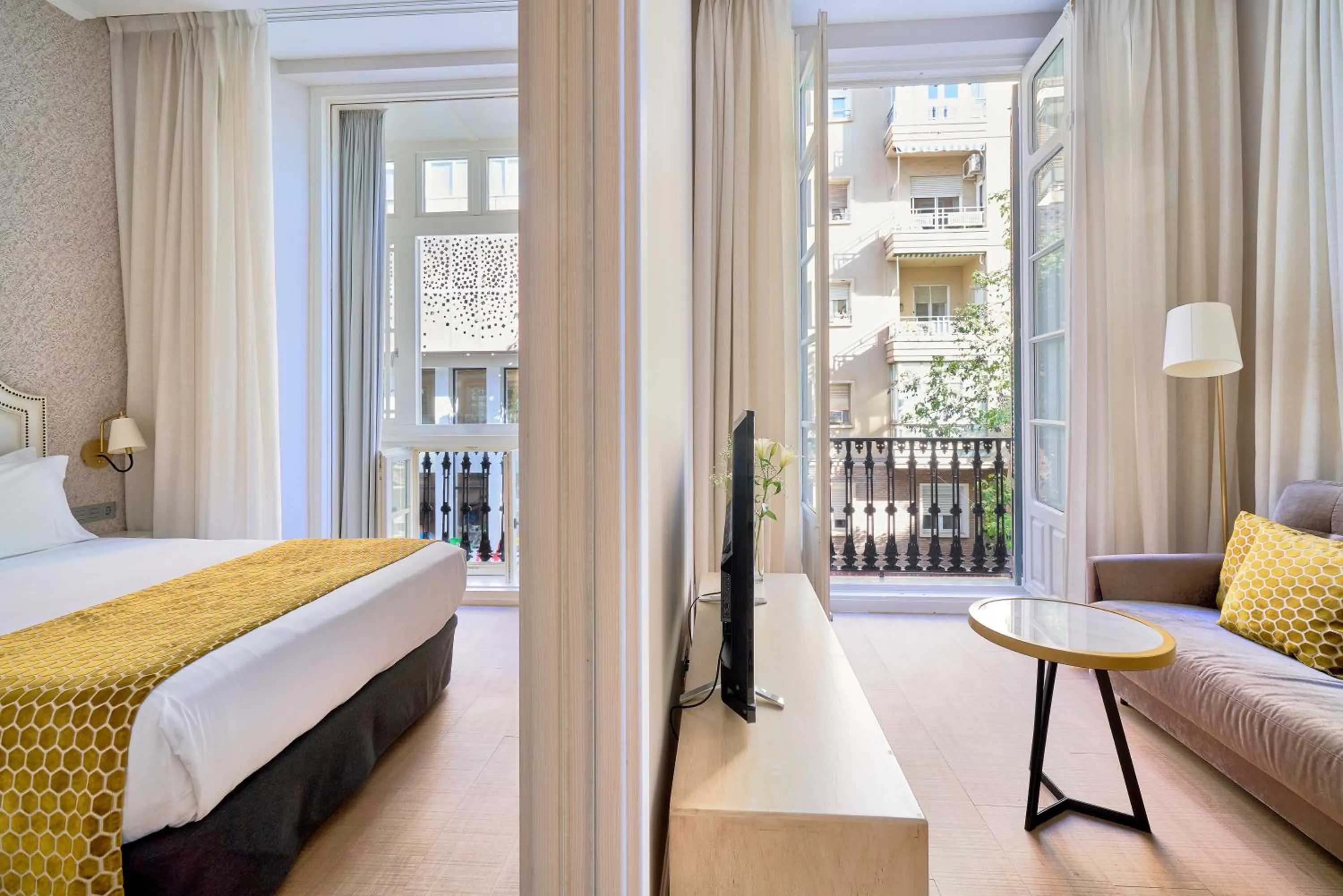 Photo of the whole room, Bed in Tandem Soho Suites