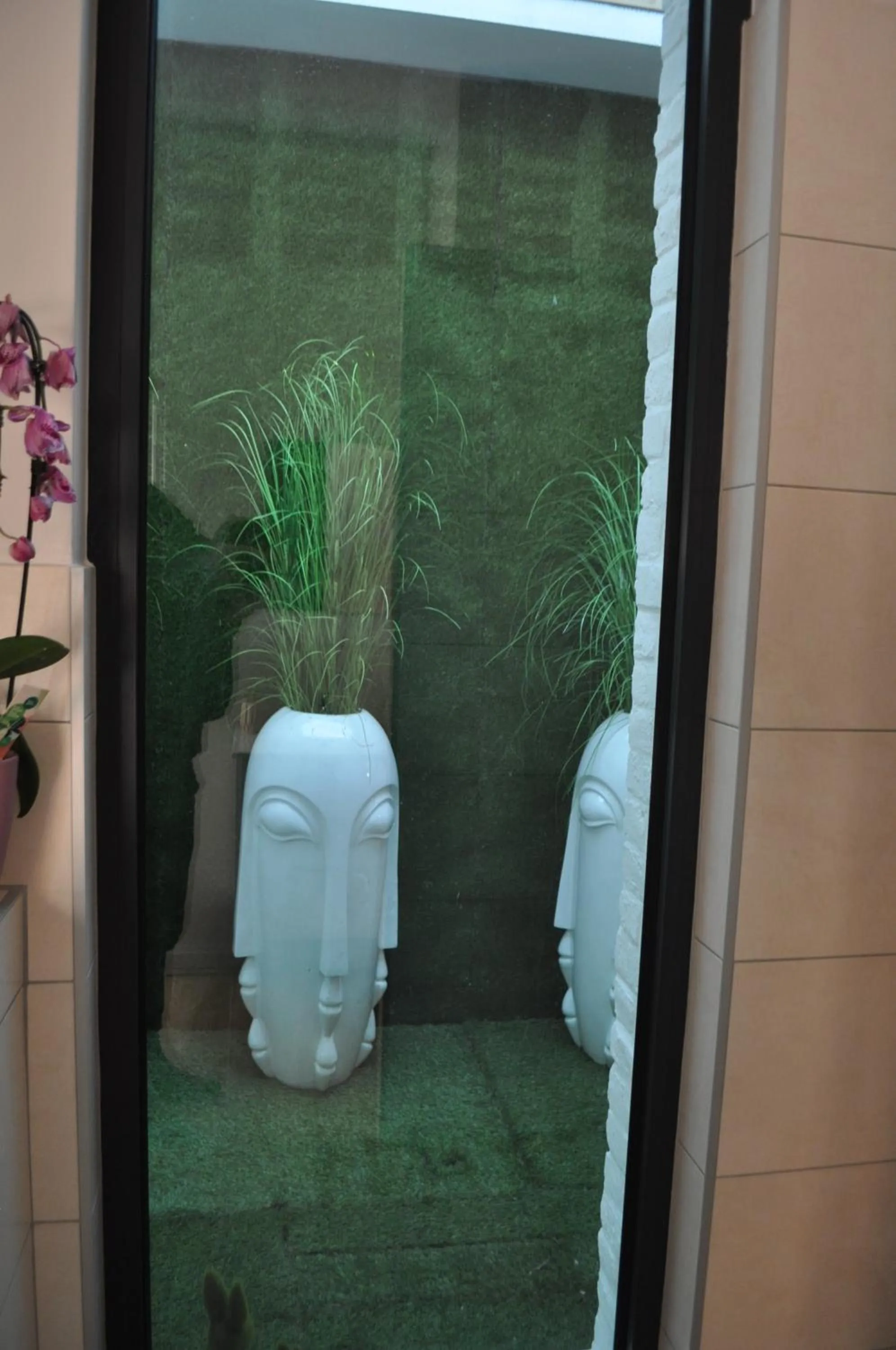 Decorative detail in Au Cœur du Jardin