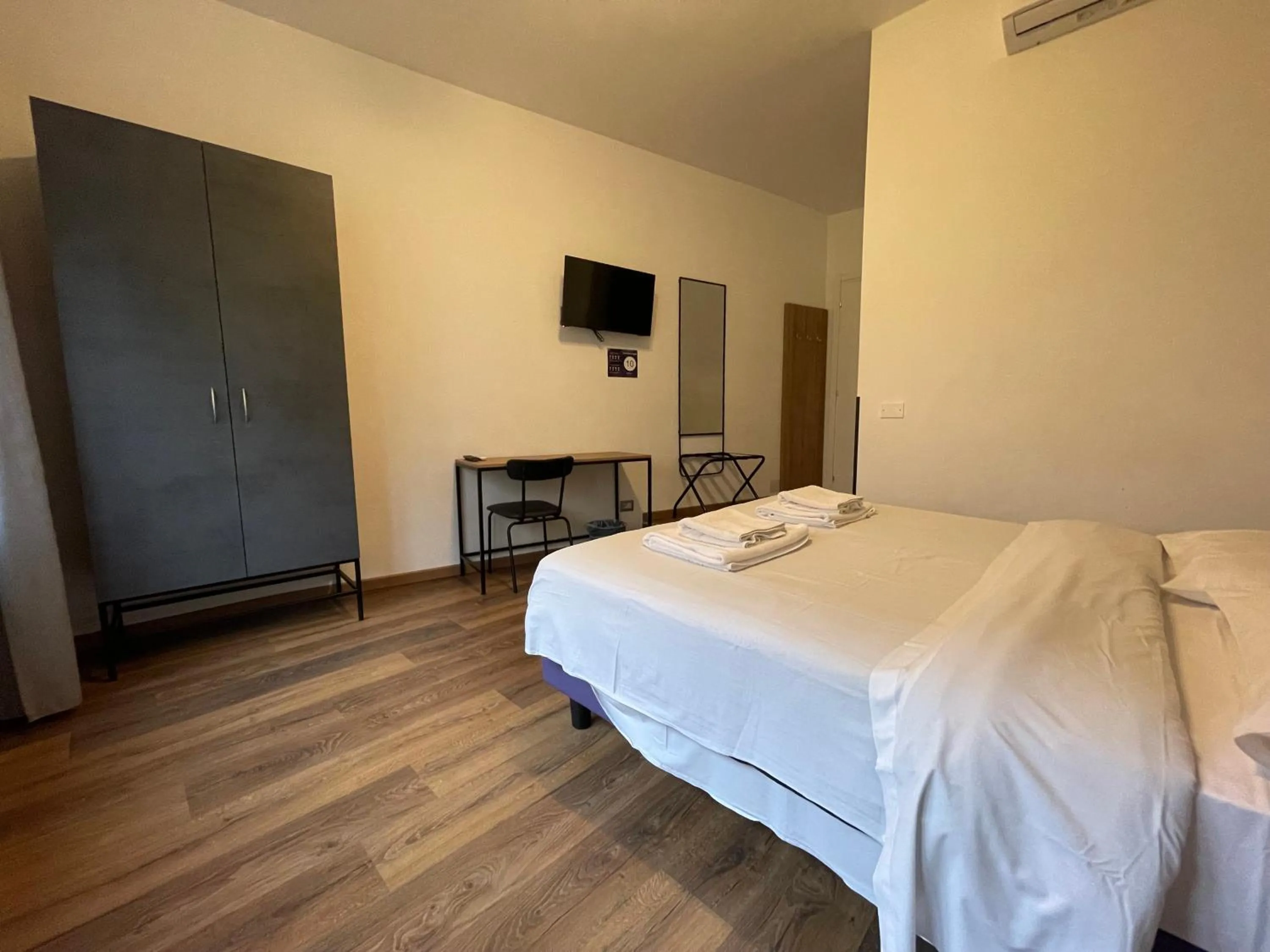 Bedroom, Bed in Luciano Licia Guest House