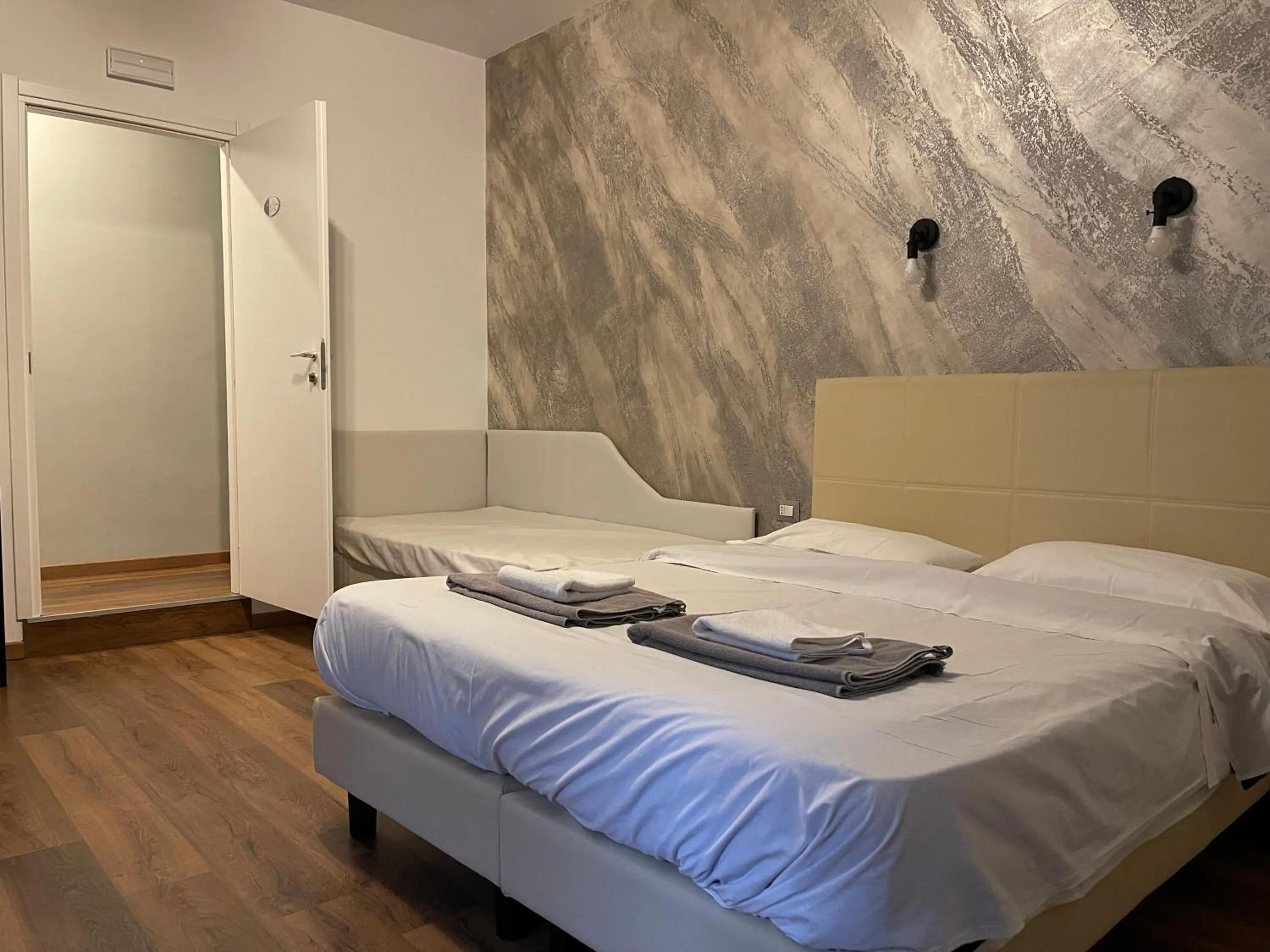 Bathroom, Bed in Luciano Licia Guest House