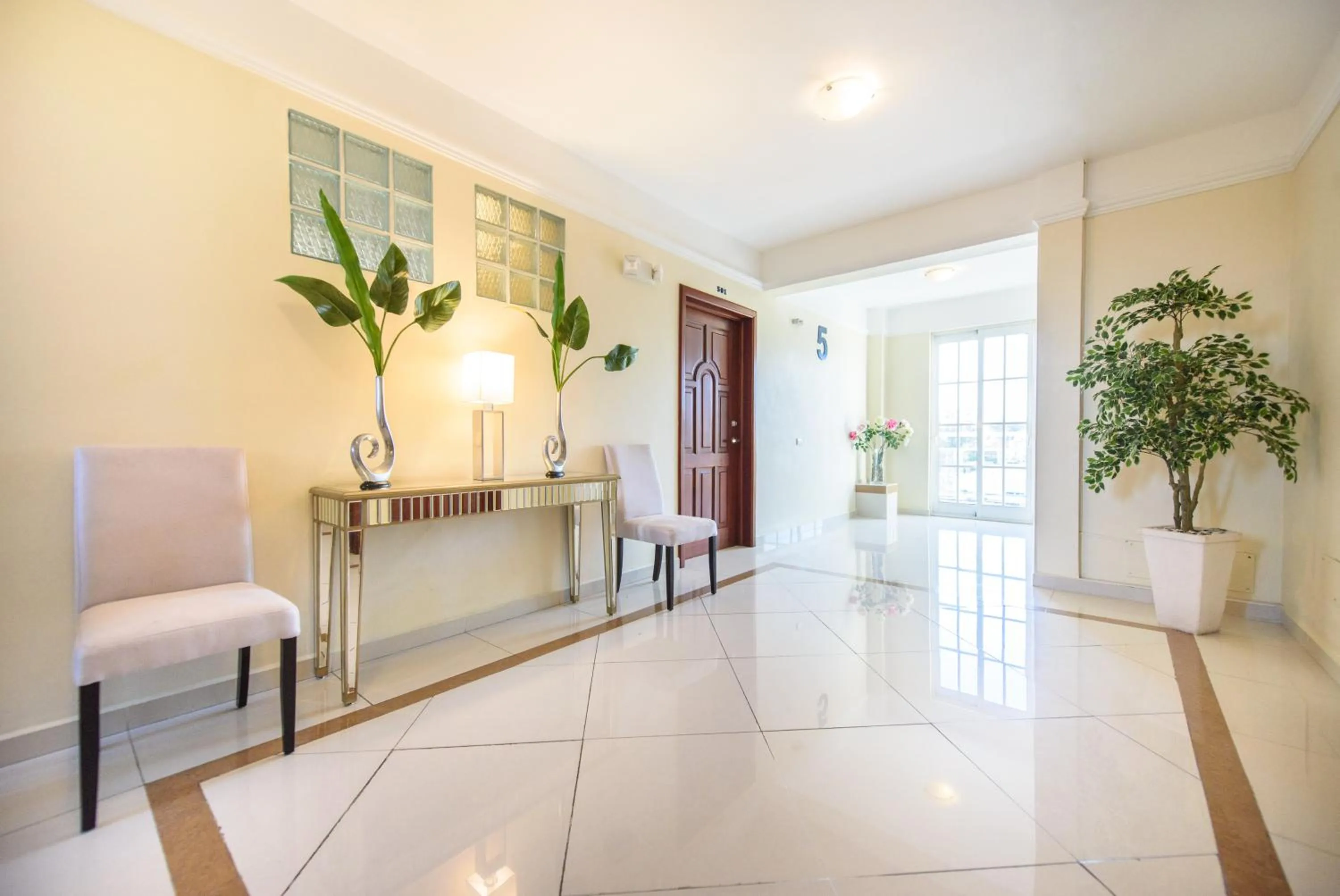 Area and facilities in Hotel Shakey