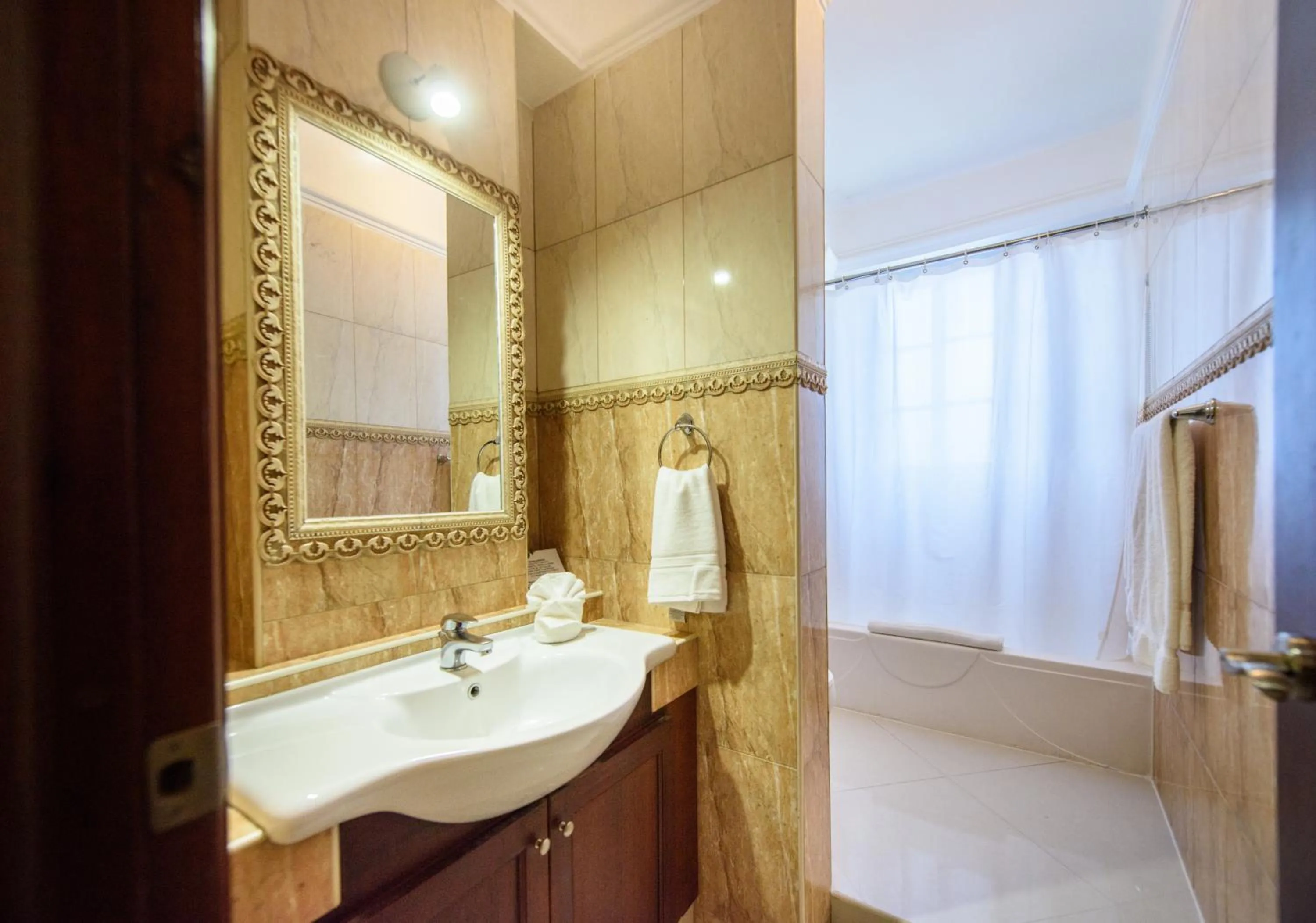 Bathroom in Hotel Shakey