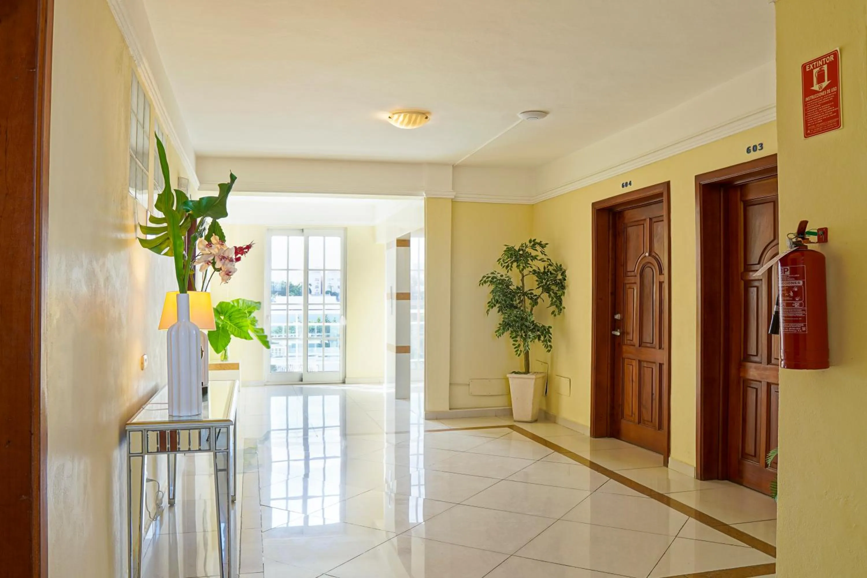 elevator in Hotel Shakey