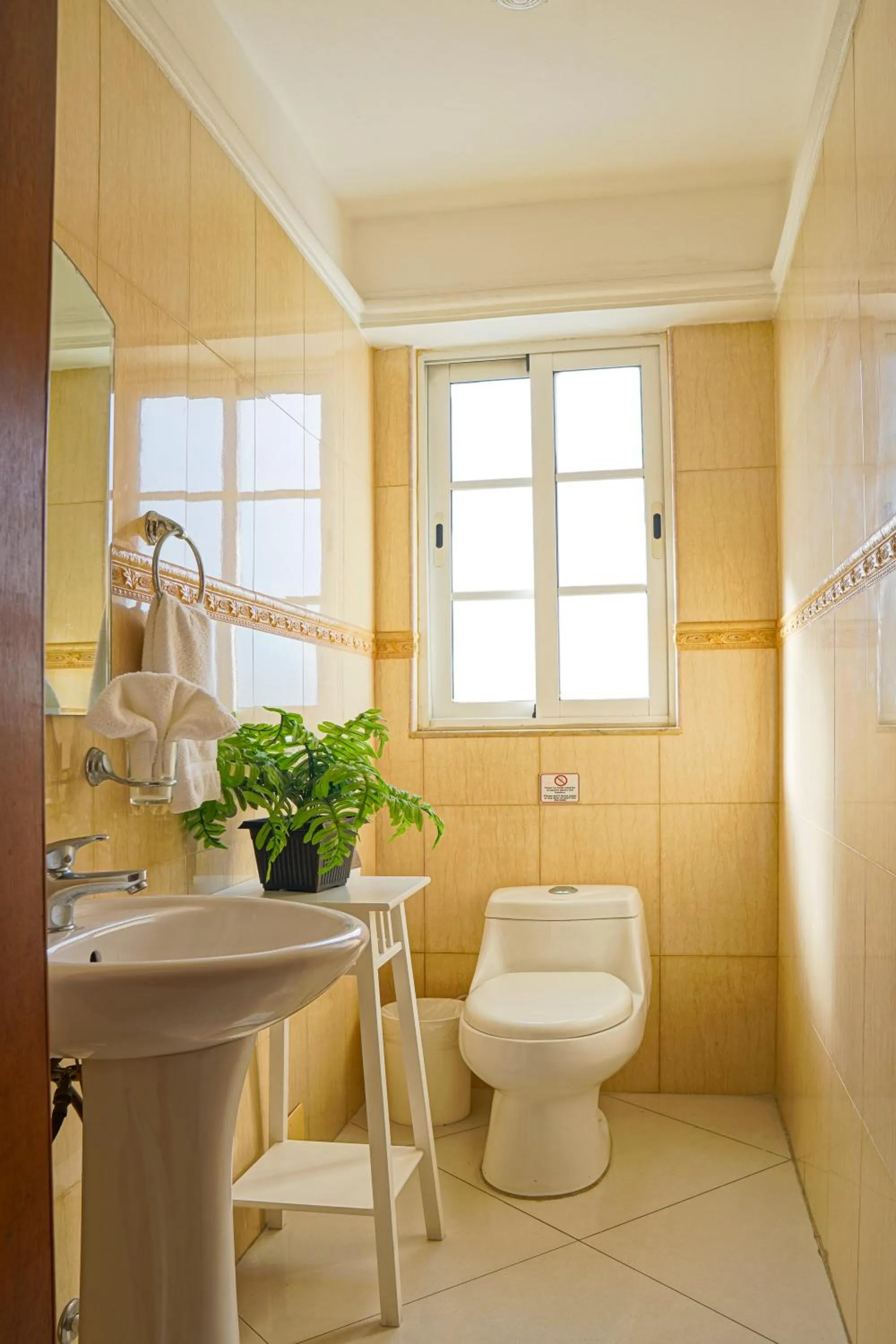 Bathroom in Hotel Shakey