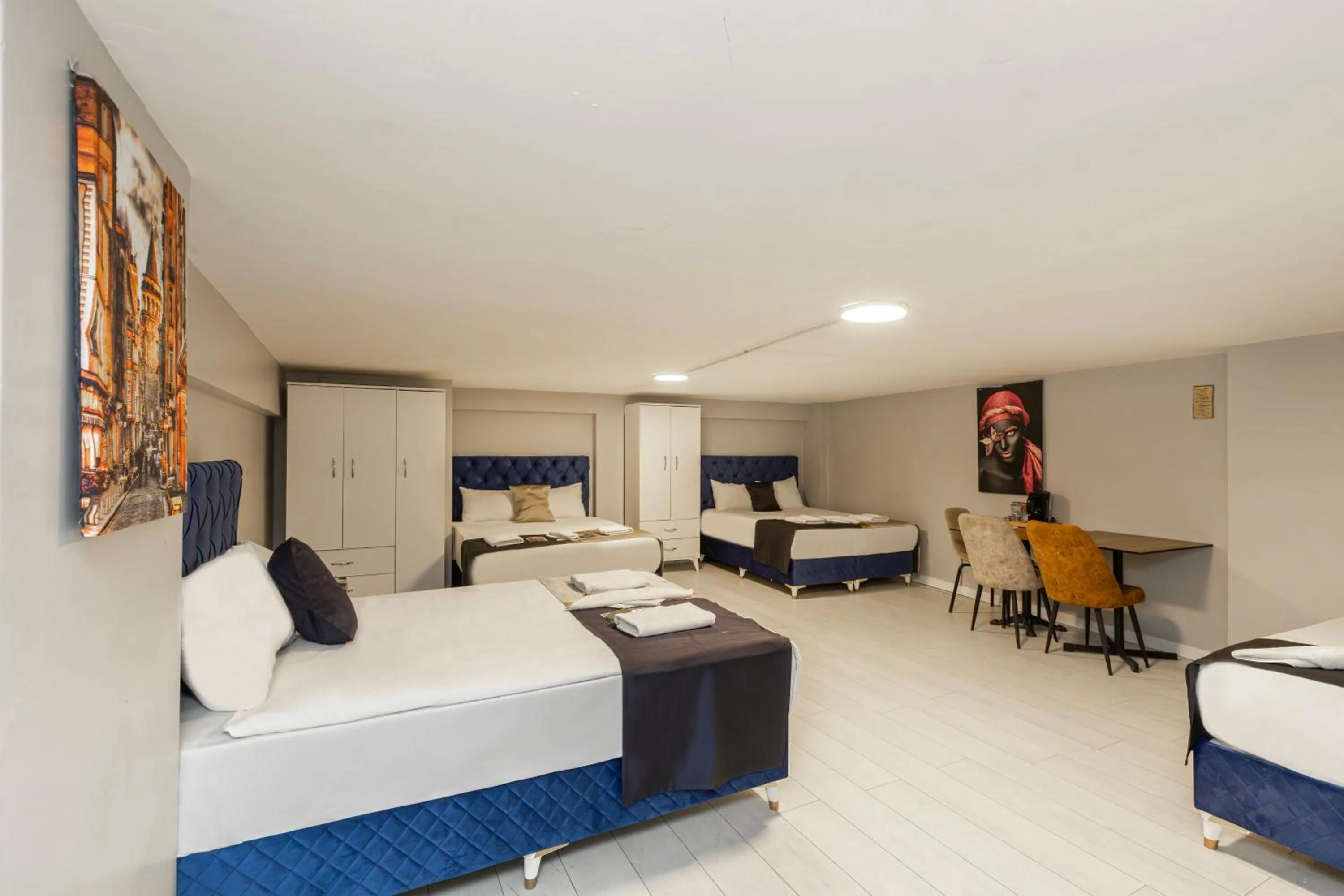 Photo of the whole room, Bed in Sirkeci Grand Family Hotel & SPA