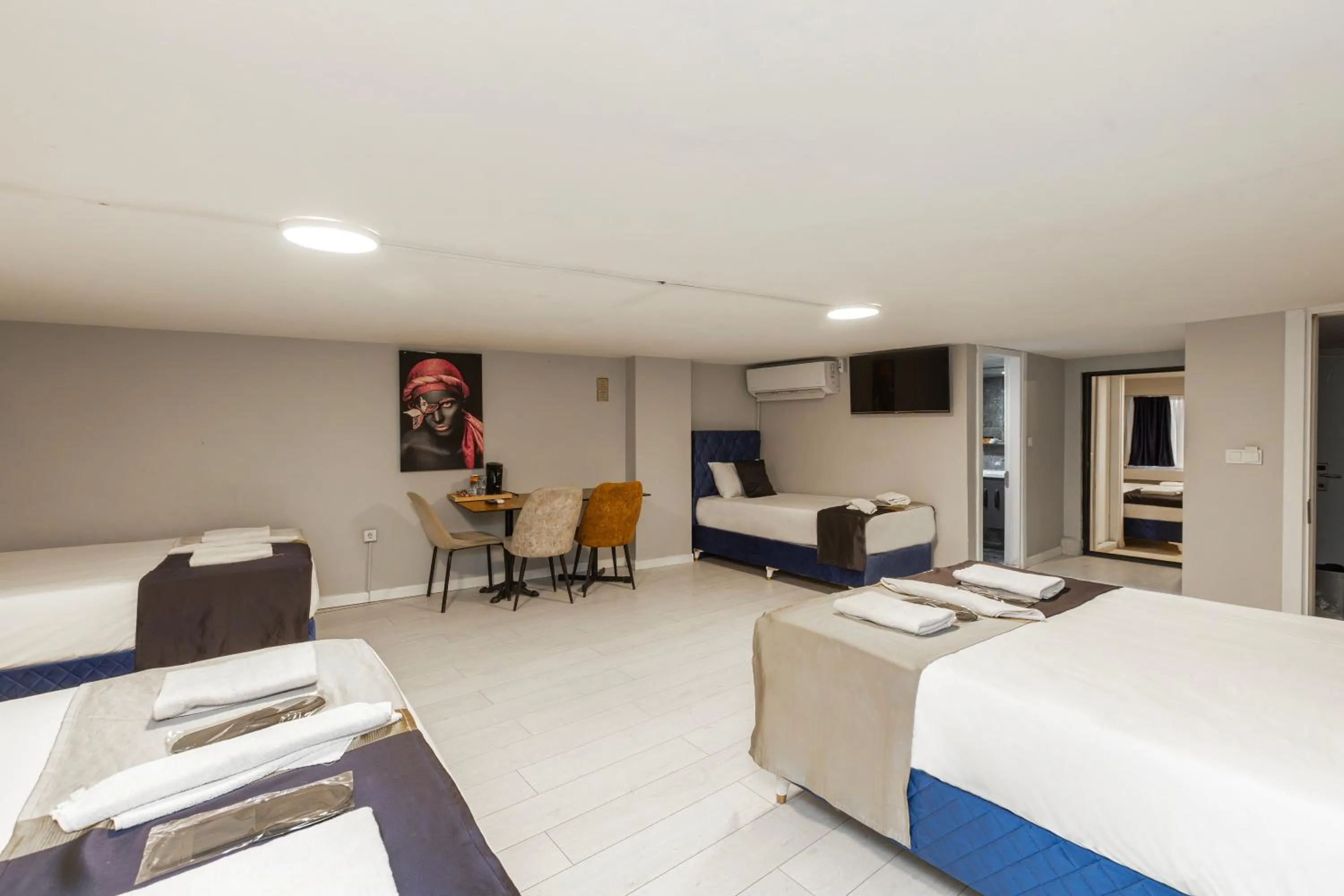 Photo of the whole room, Bed in Sirkeci Grand Family Hotel & SPA