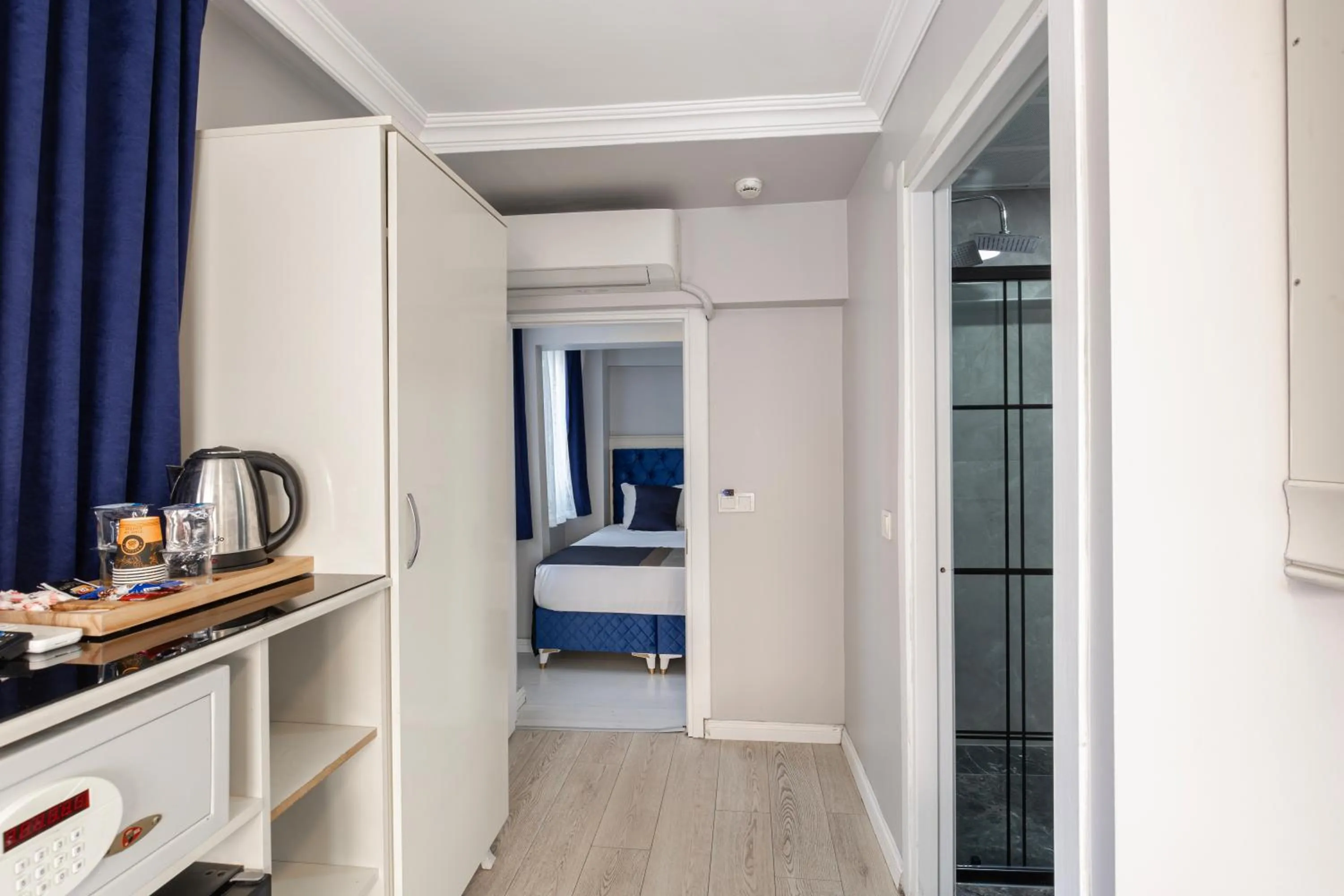 Photo of the whole room, Bed in Sirkeci Grand Family Hotel & SPA