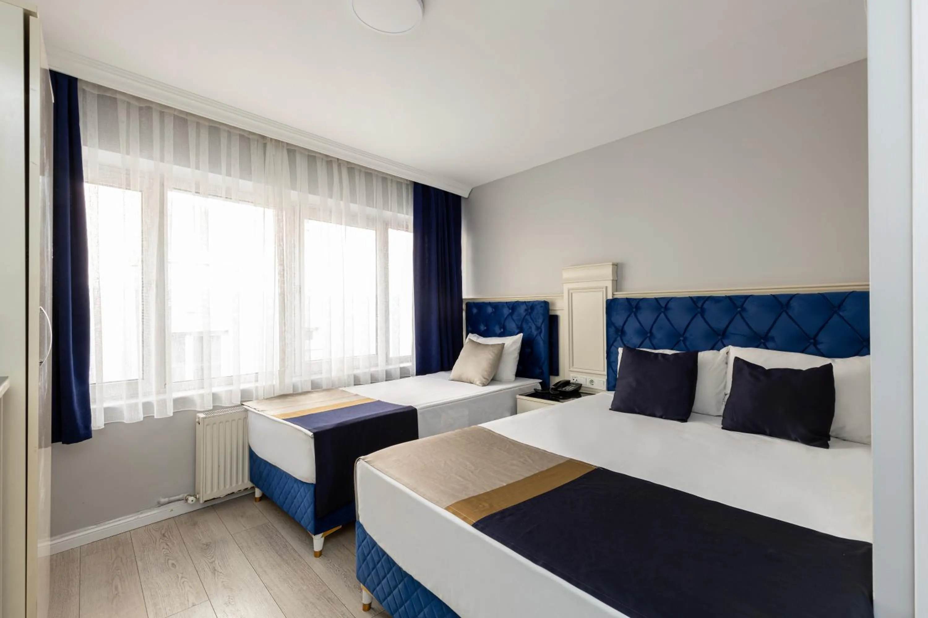 Photo of the whole room, Bed in Sirkeci Grand Family Hotel & SPA