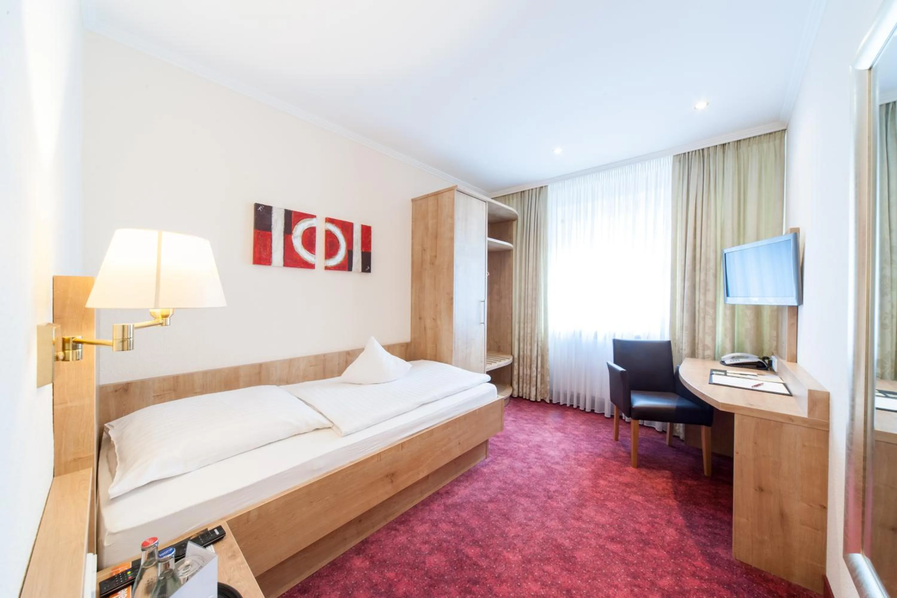 Photo of the whole room, Bed in Hotel Restaurant Bullerdieck